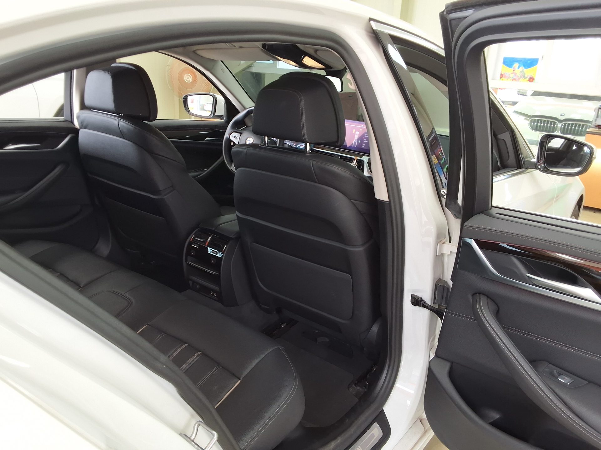 BMW 5 Series 2022 - Image 12