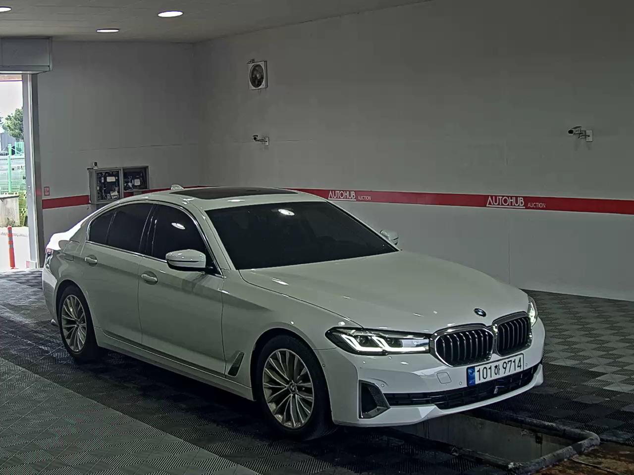 BMW 5 Series 2022 - Image 2