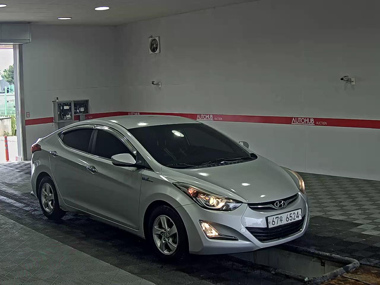 Hyundai Elantra 2014 - Image 2