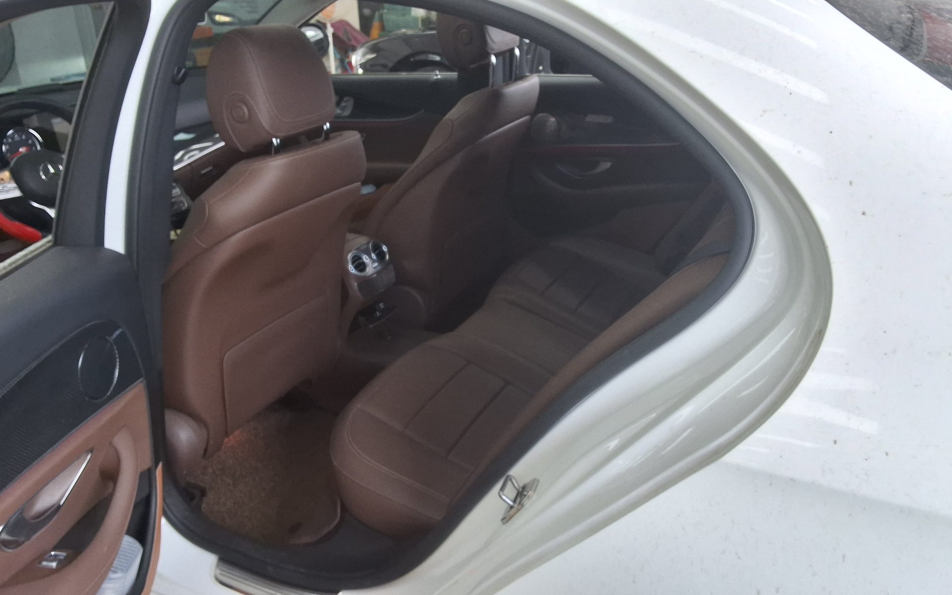 مرسيدس بنز إي كلاس 2019 - صورة 11