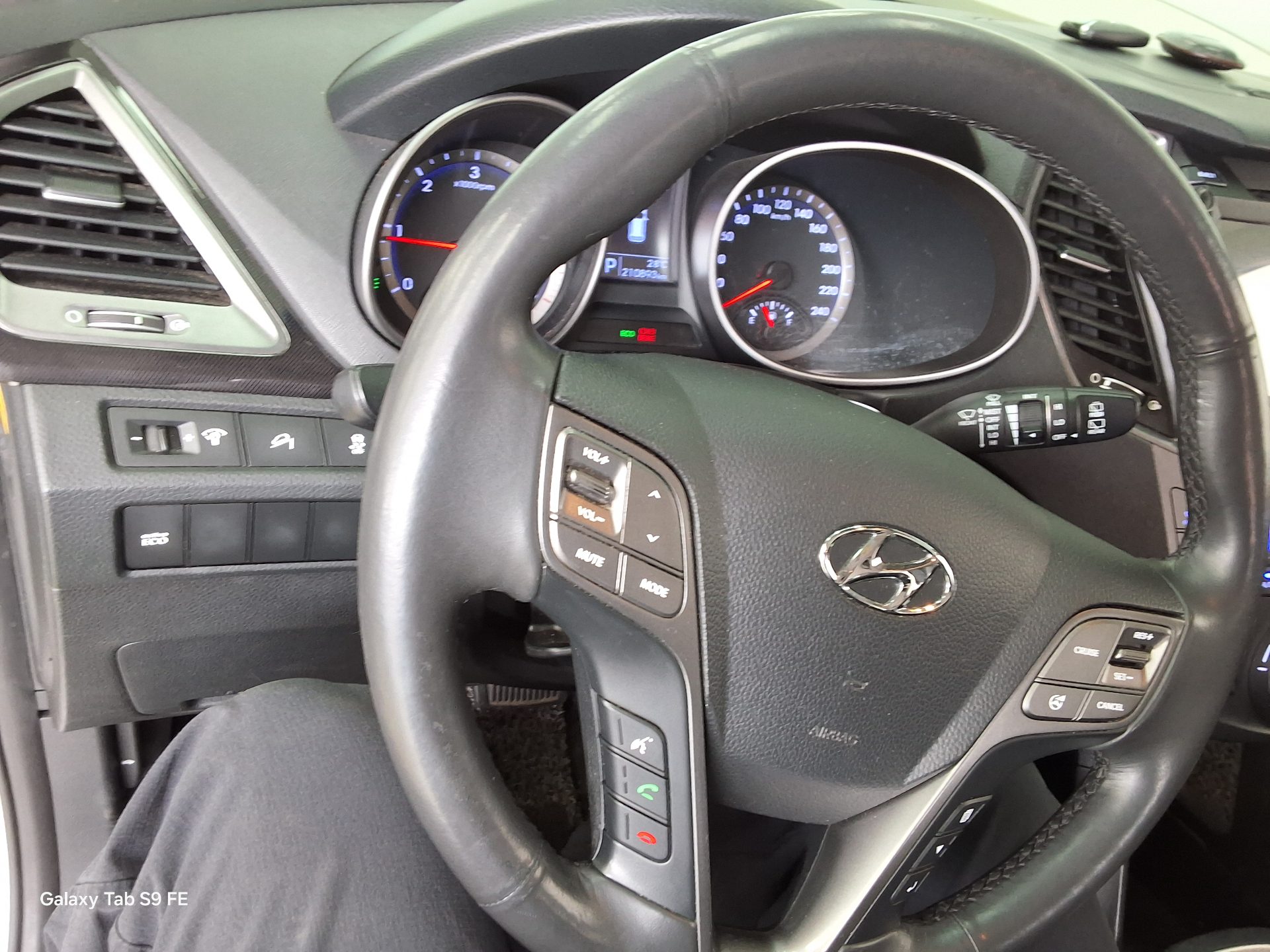 Hyundai Santa Fe 2013 - Image 16