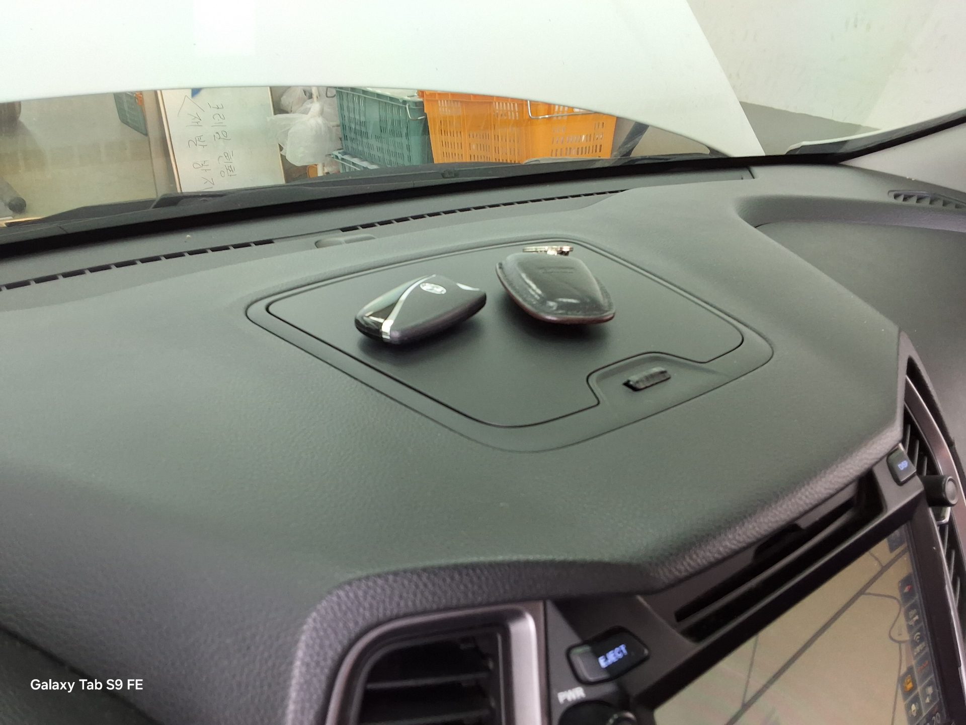 Hyundai Santa Fe 2013 - Image 18