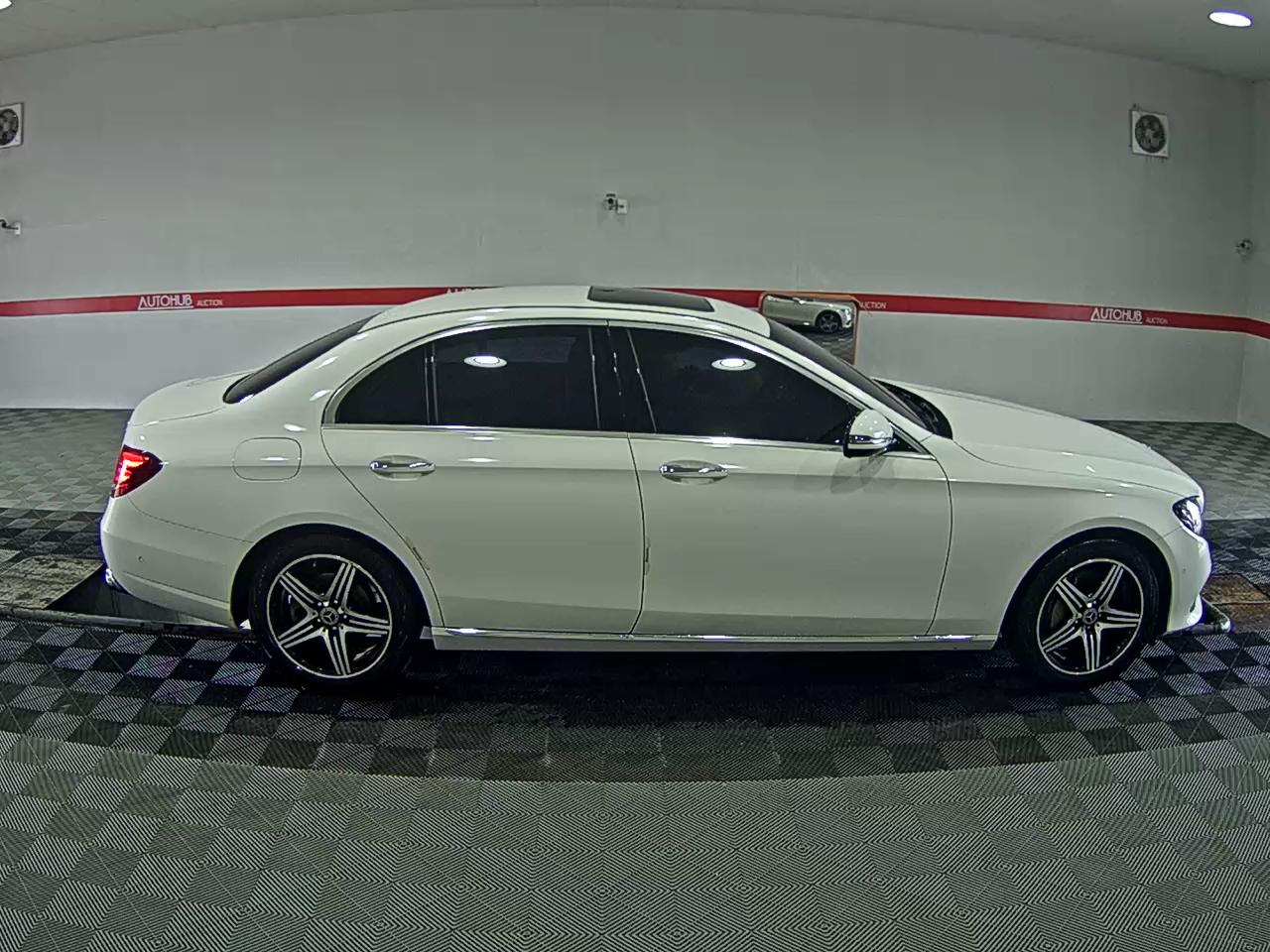 مرسيدس بنز إي كلاس 2019 - صورة 3