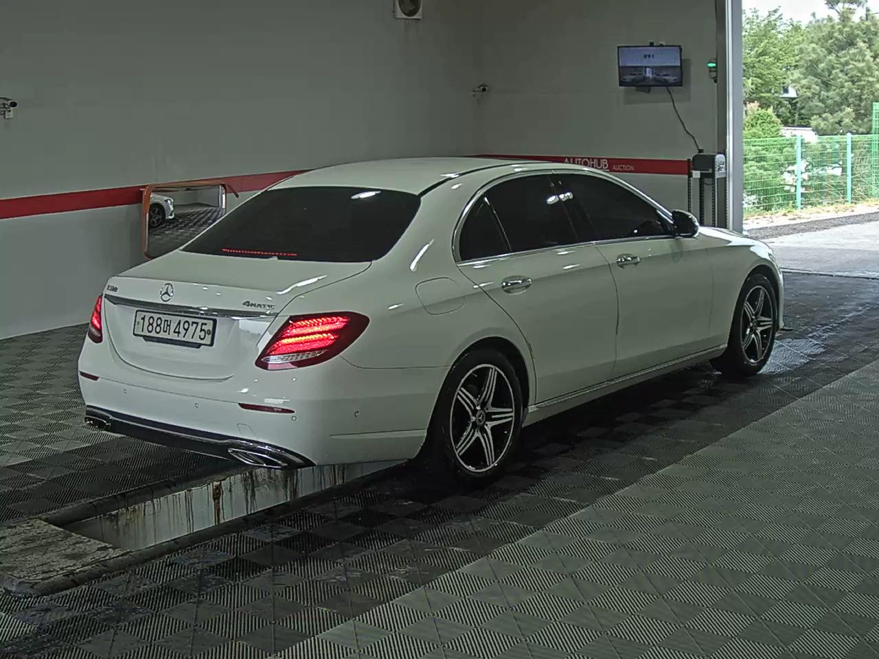 مرسيدس بنز إي كلاس 2019 - صورة 4