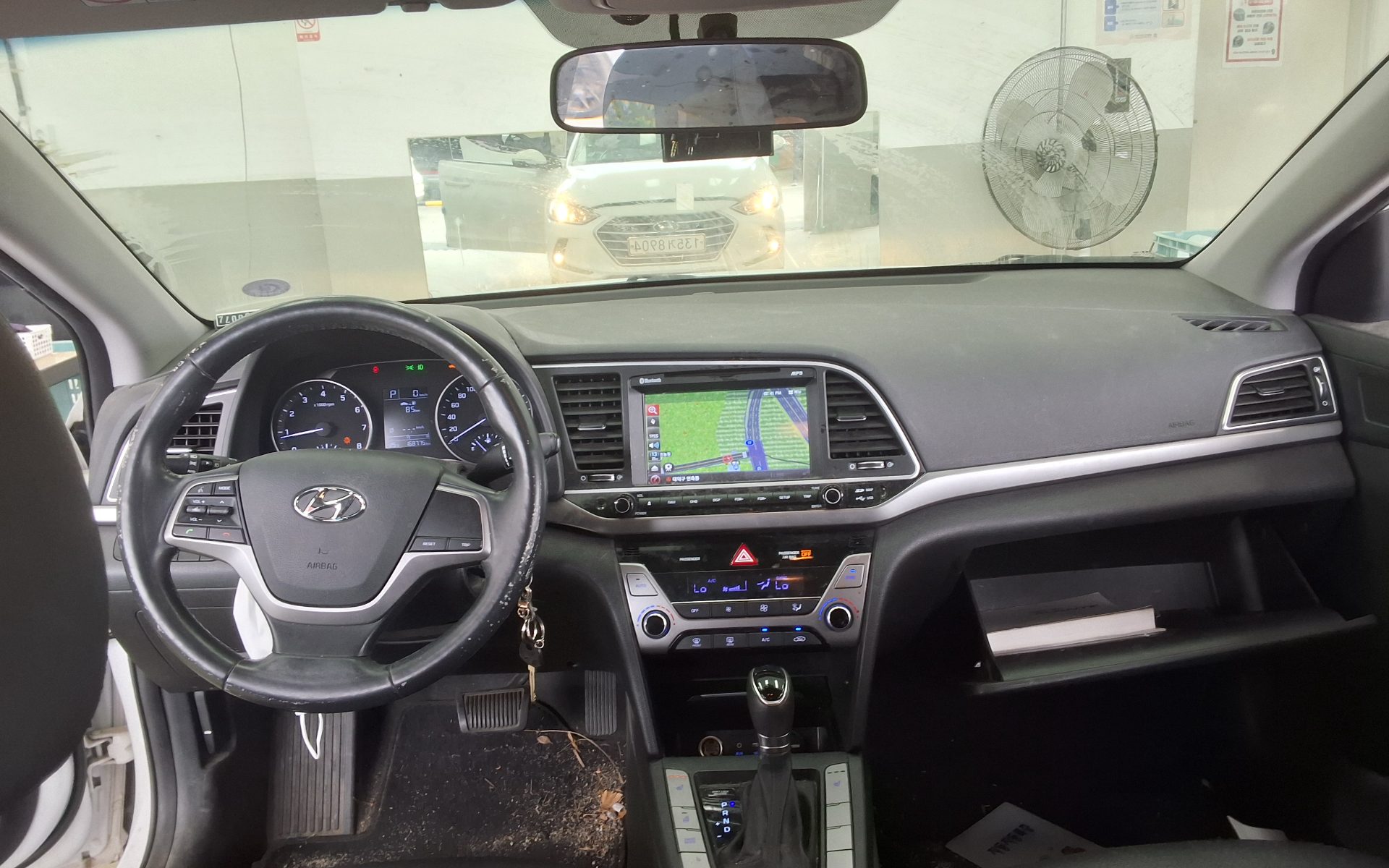 Hyundai Elantra 2017 - Image 10
