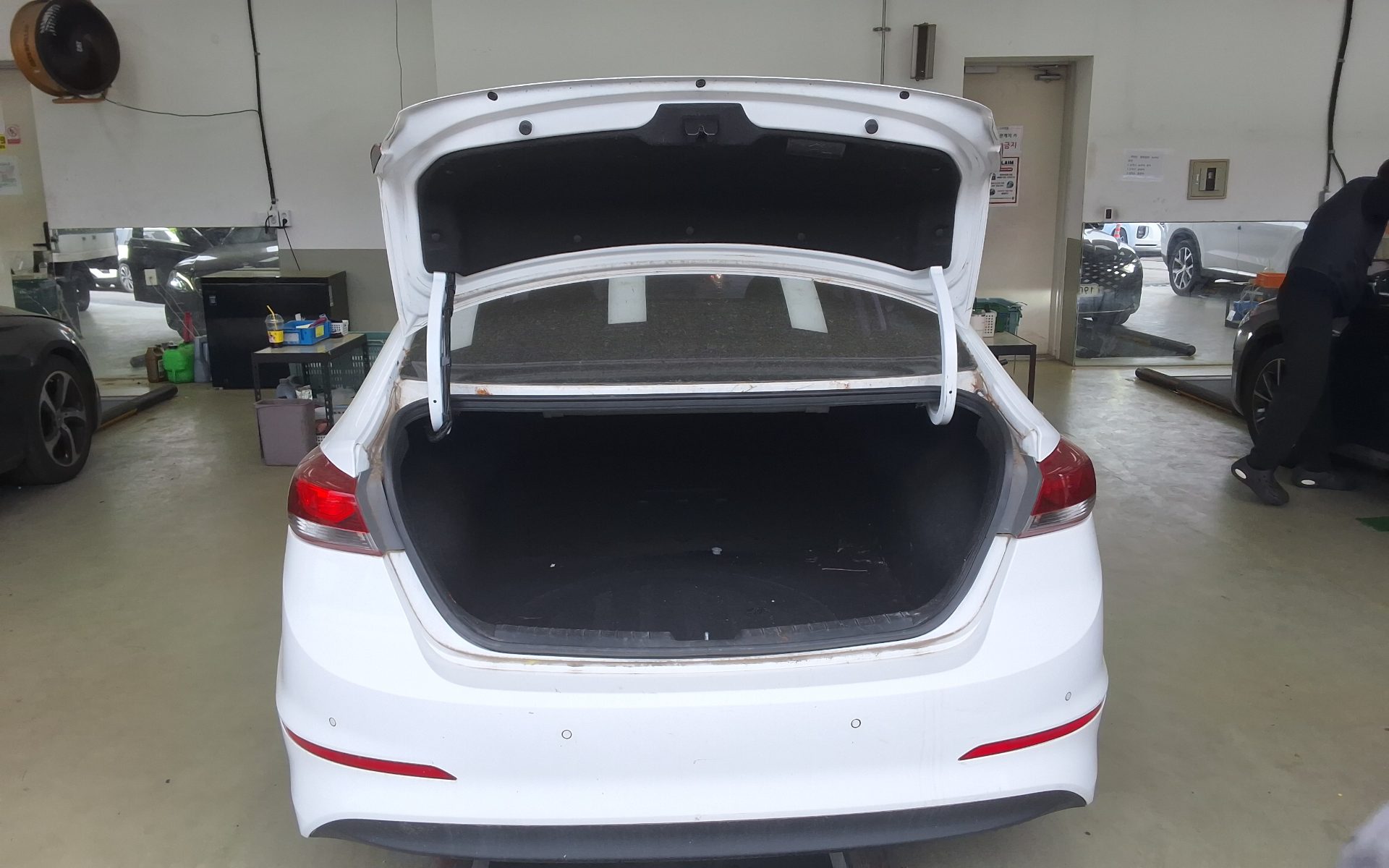 Hyundai Elantra 2017 - Image 14