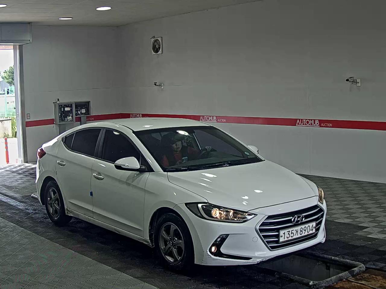 Hyundai Elantra 2017 - Image 2