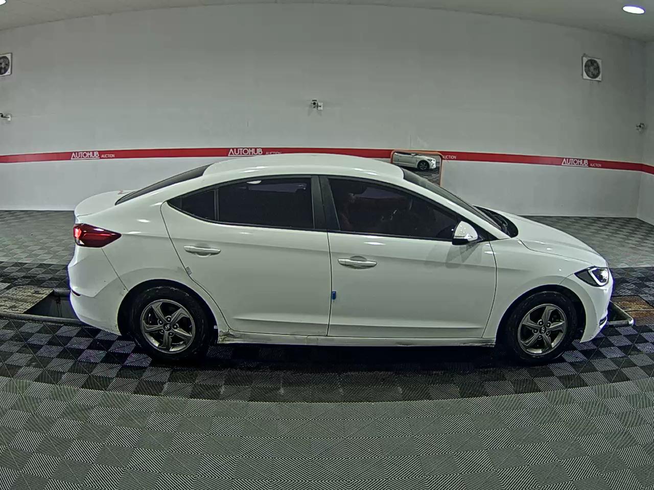 Hyundai Elantra 2017 - Image 3