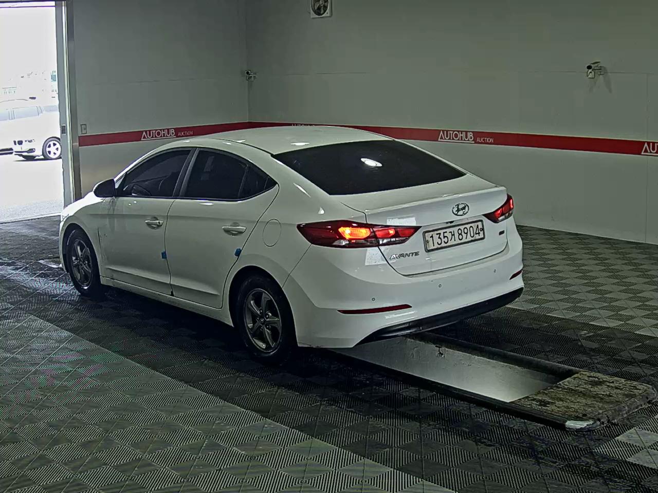 Hyundai Elantra 2017 - Image 5