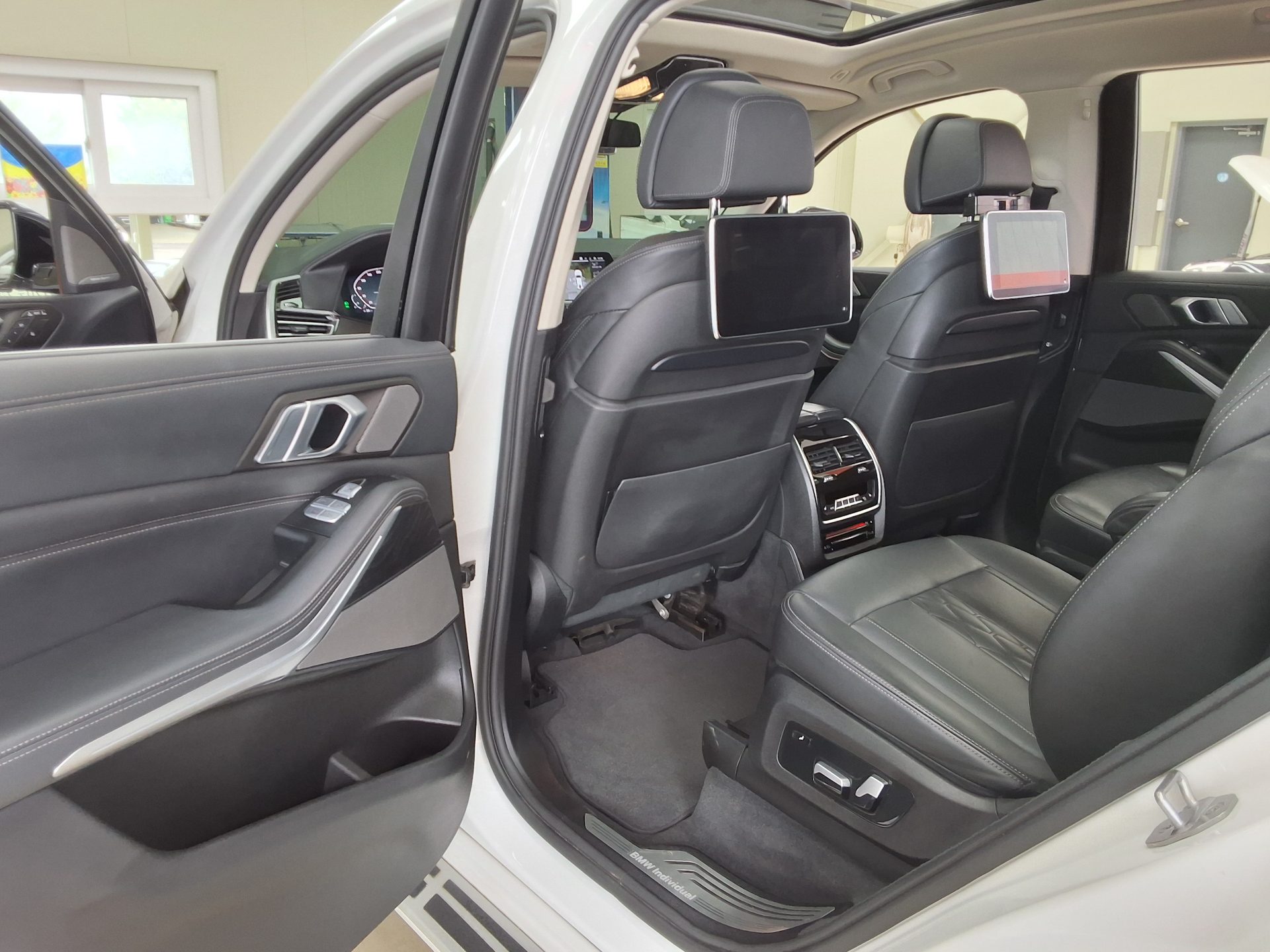 BMW X7 2021 - Image 11