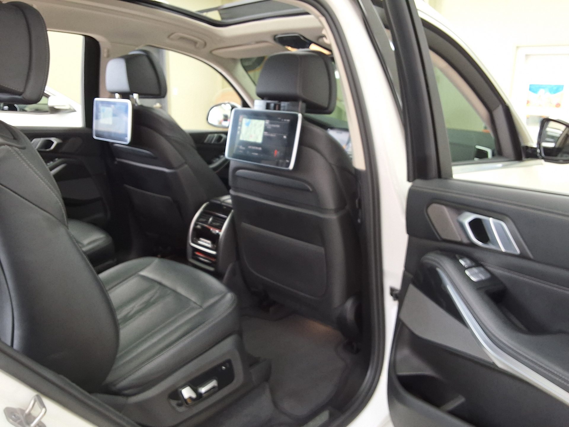 BMW X7 2021 - Image 12