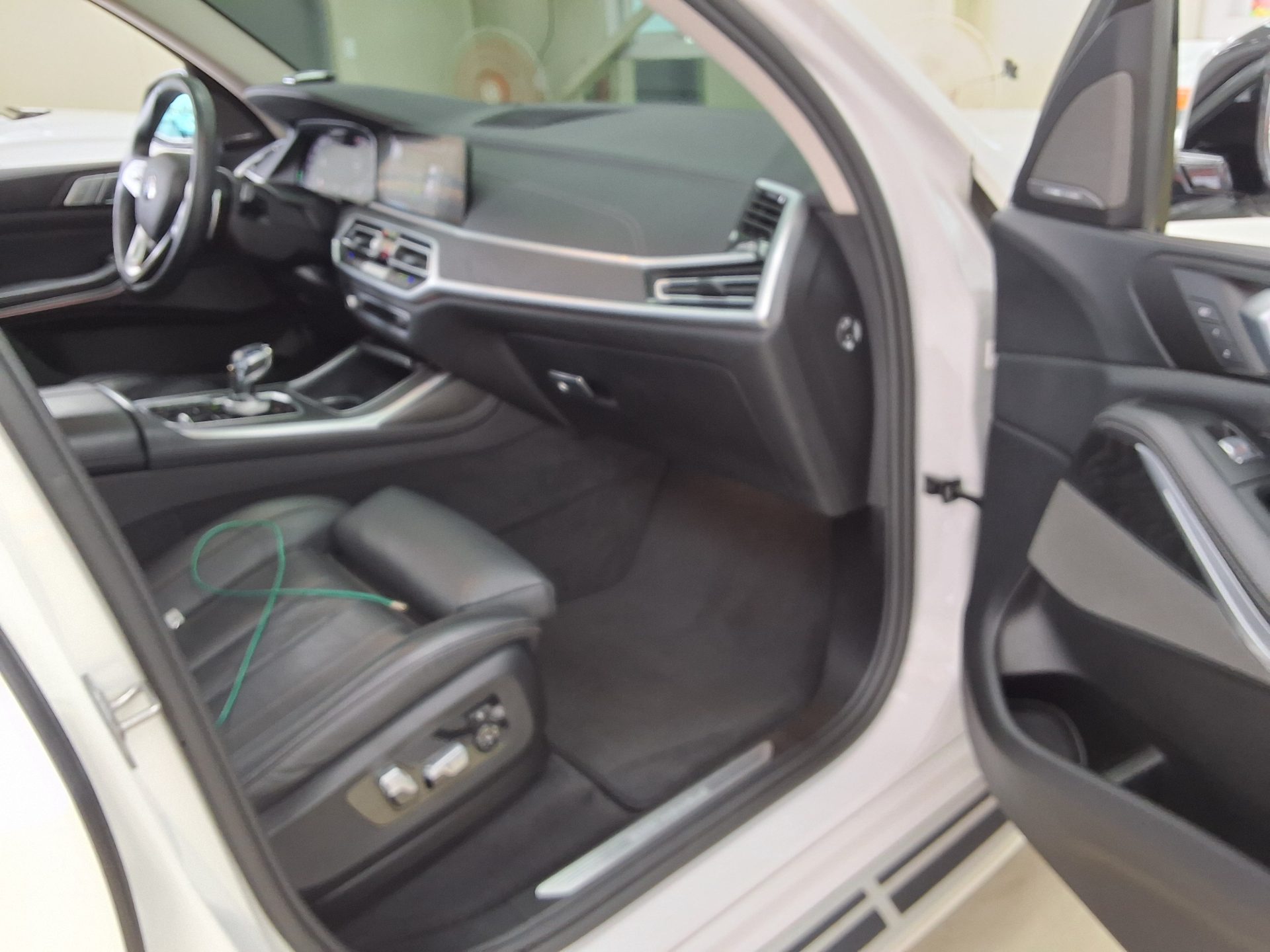 BMW X7 2021 - Image 13