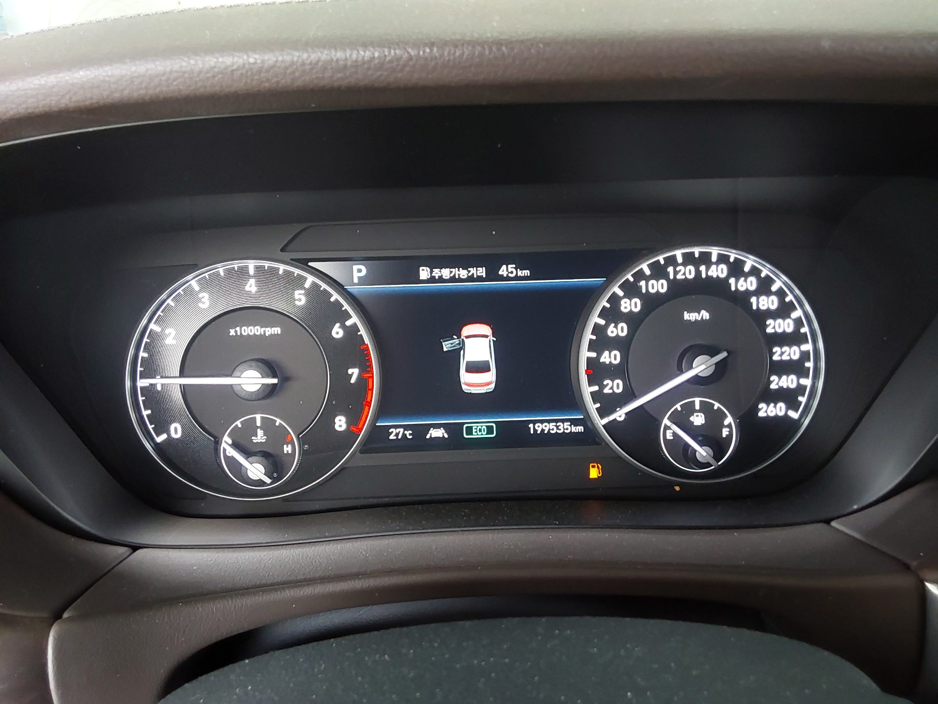 Genesis G90 - 8