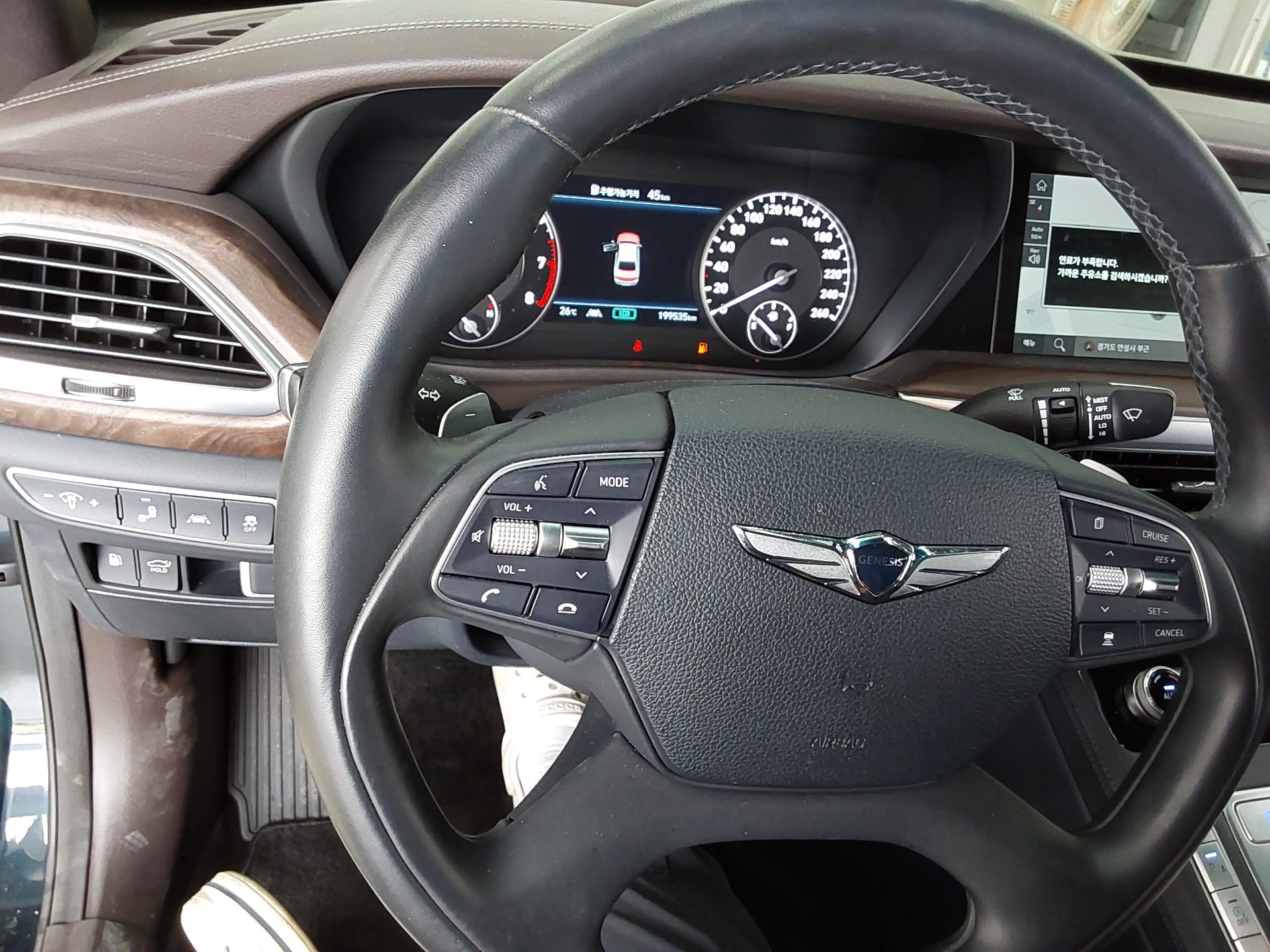 Genesis G90 - 17