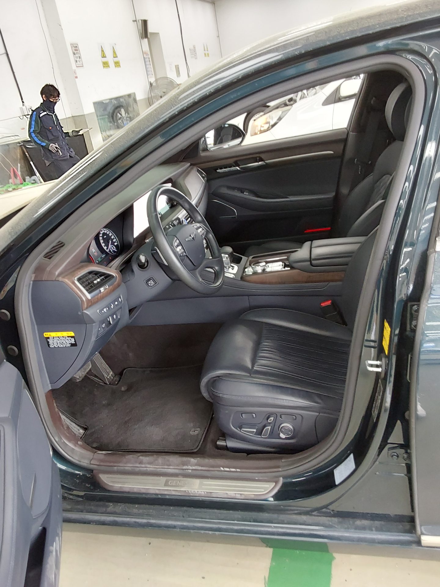 Genesis G90 - 9