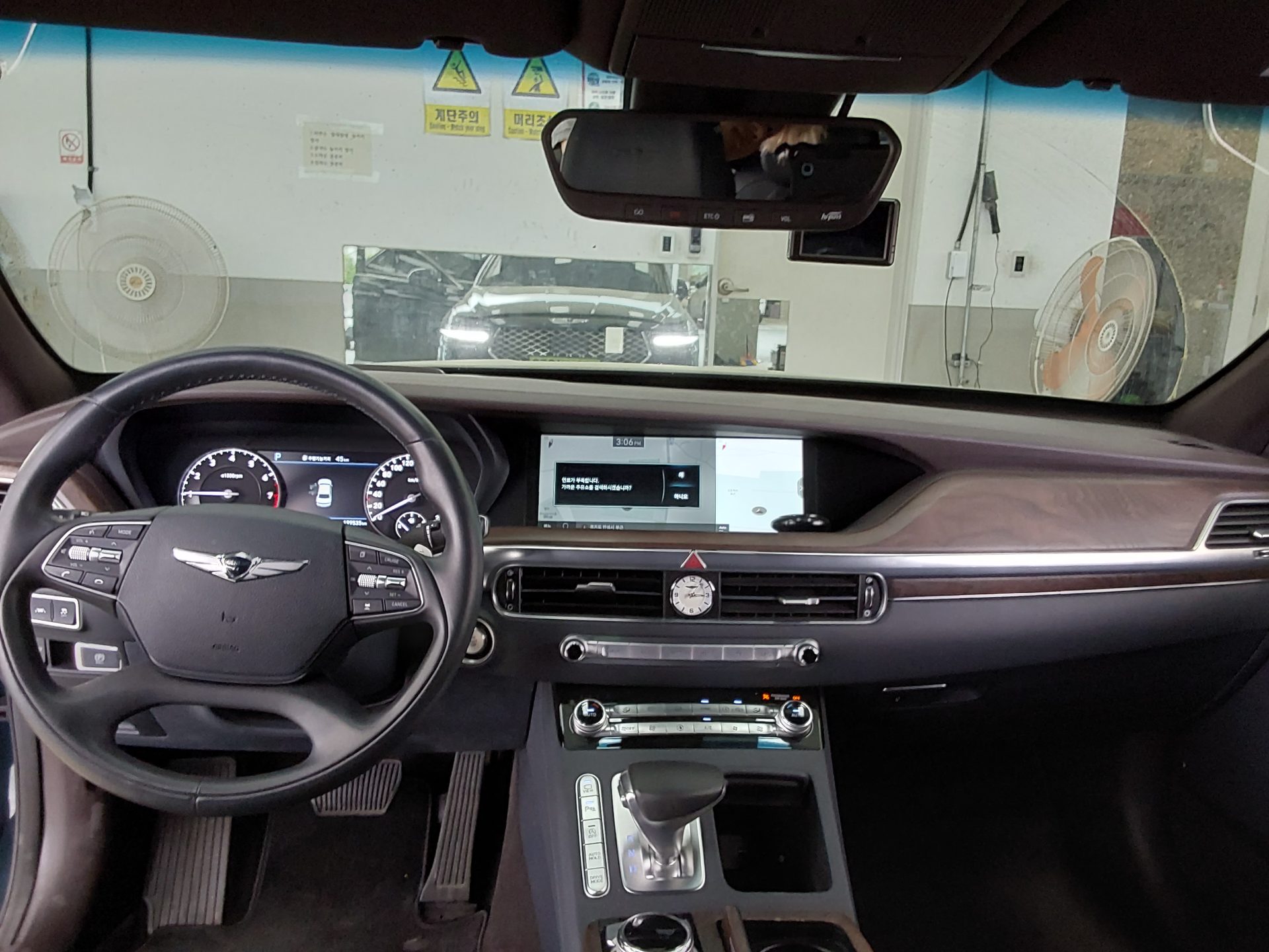 Genesis G90 - 10