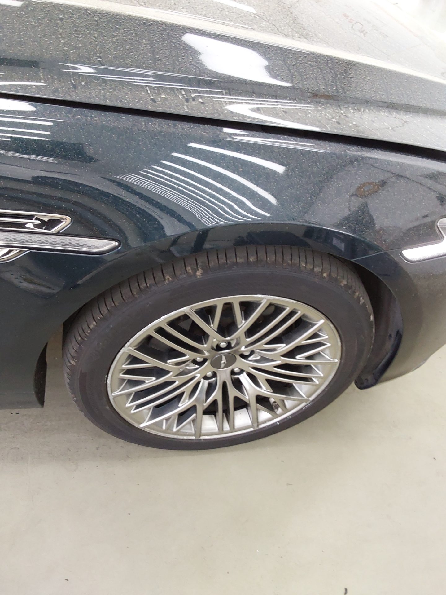 Genesis G90 - 21