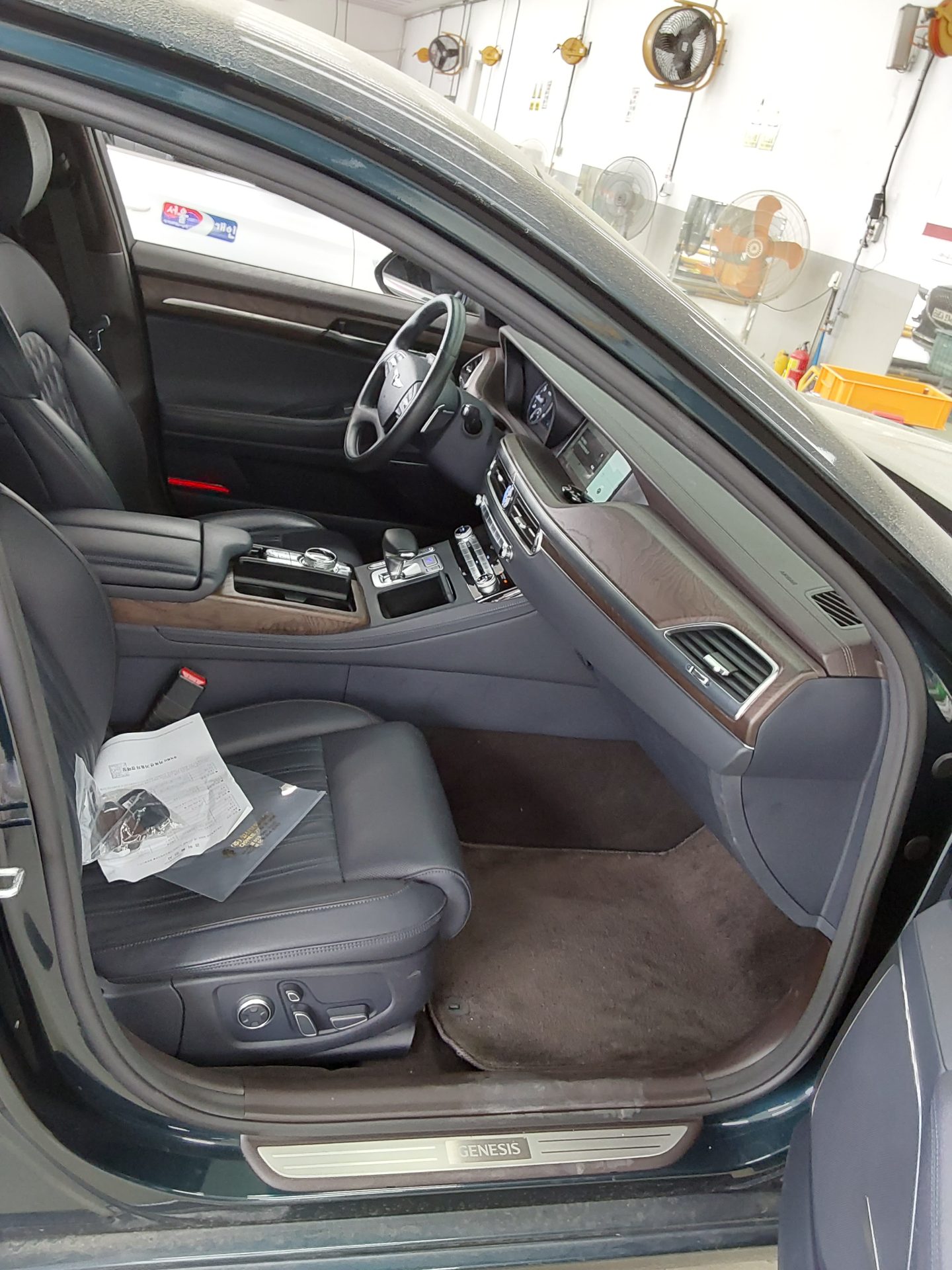 Genesis G90 - 13