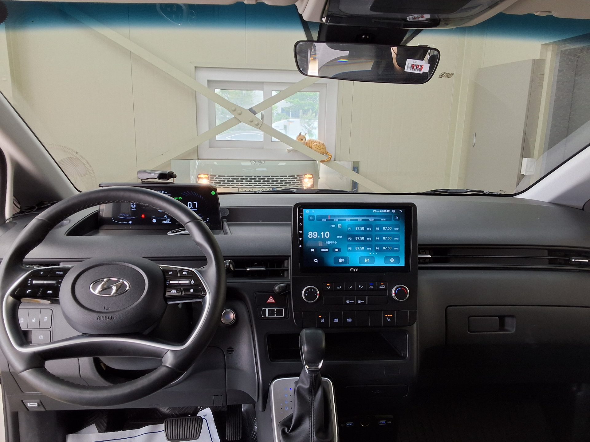 Hyundai Staria 2022 - Image 19