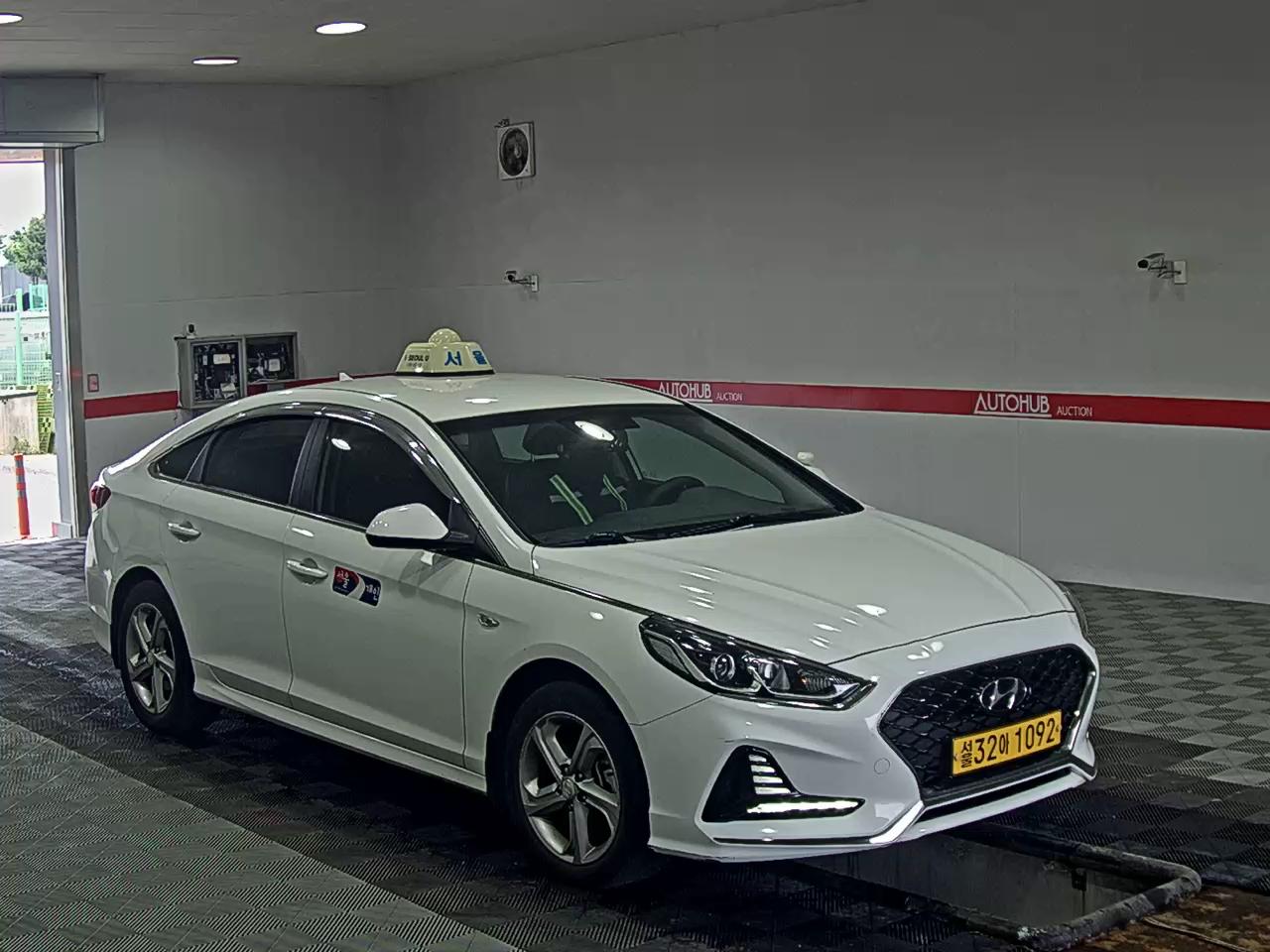 Hyundai Sonata 2022 - Image 2