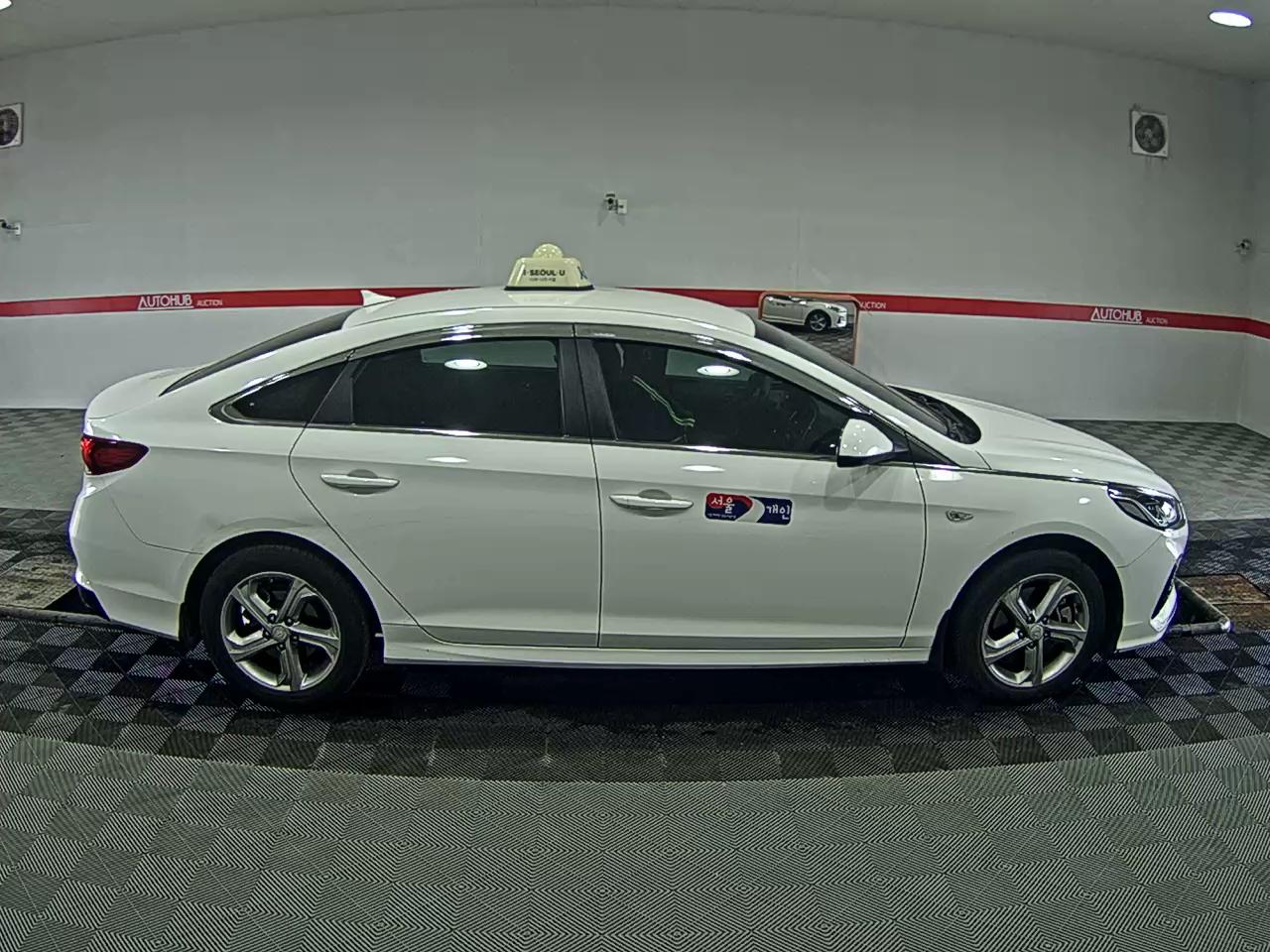 Hyundai Sonata 2022 - Image 3