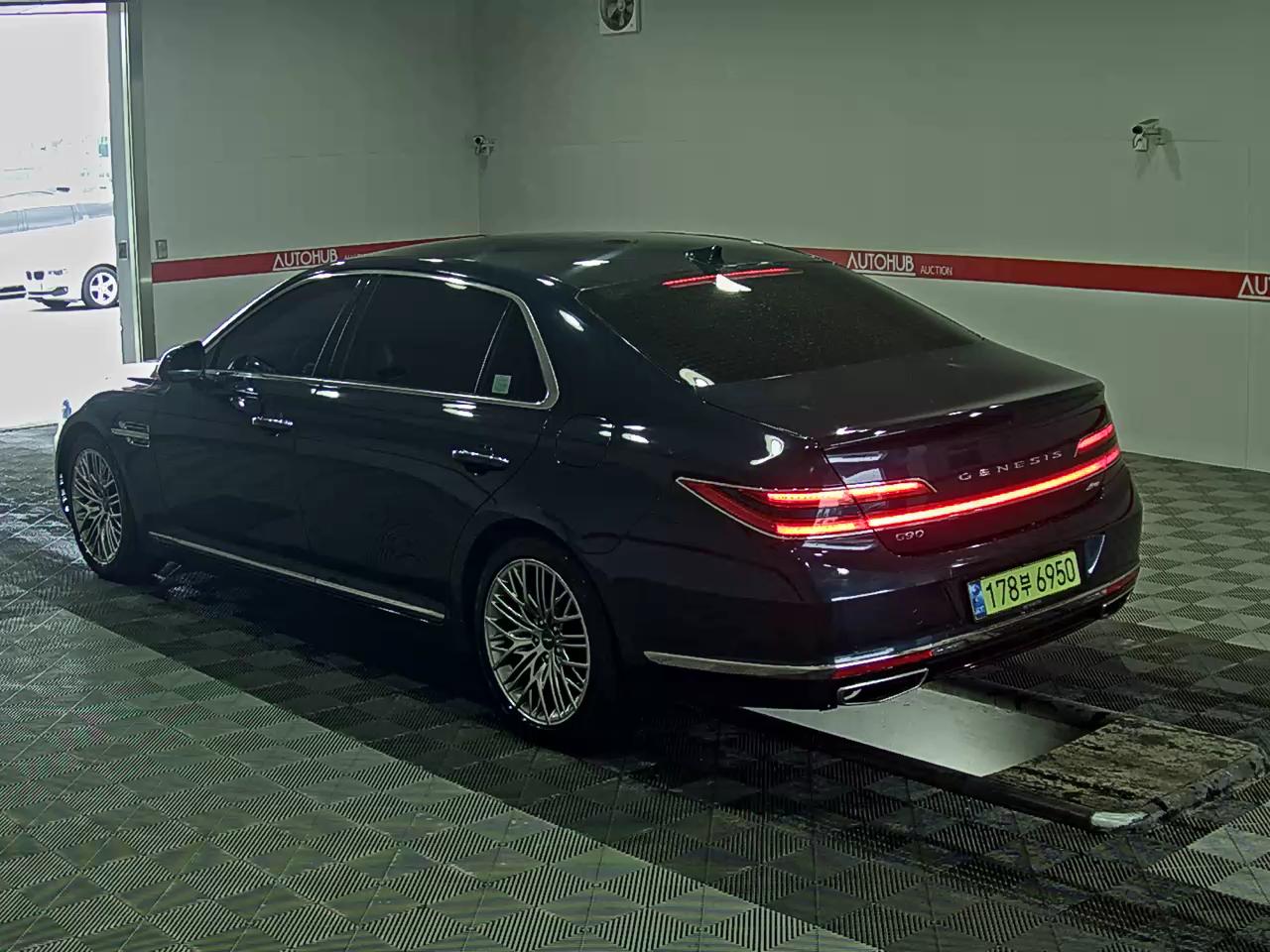 Genesis G90 - 5