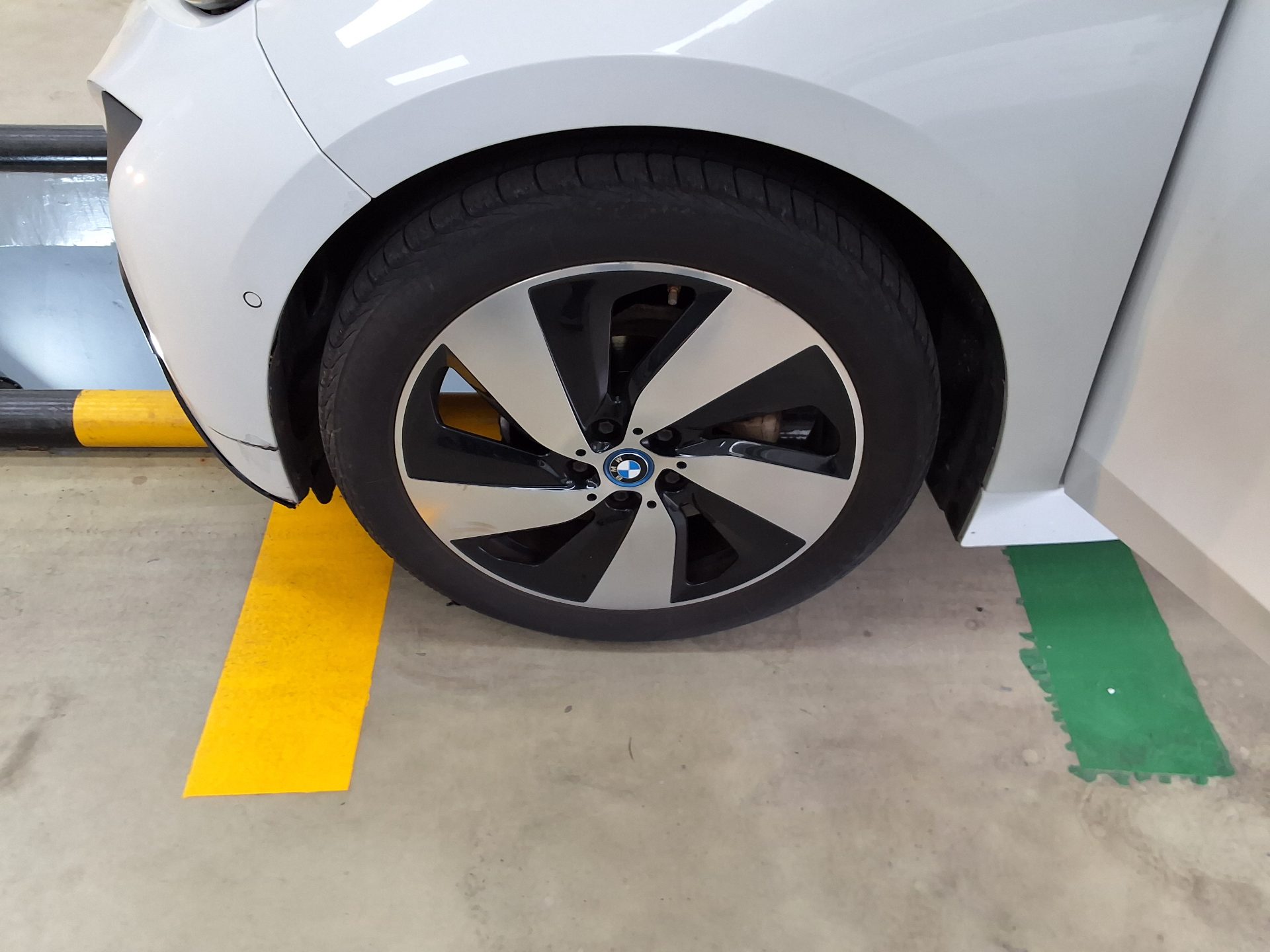 بي إم دبليو i3 2016 - صورة 17