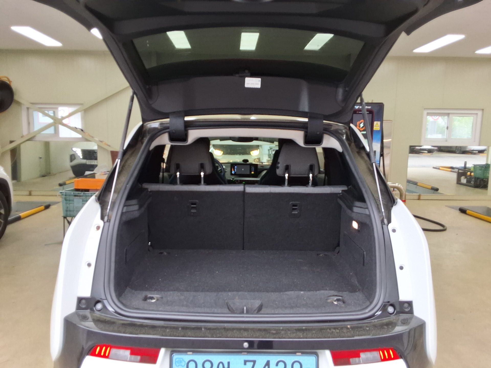 بي إم دبليو i3 2016 - صورة 12