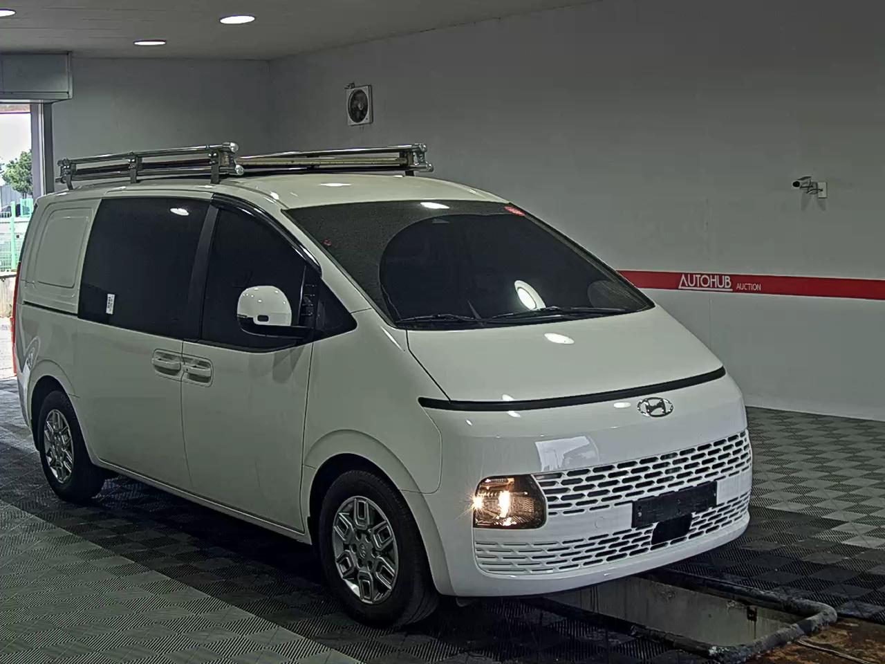 Hyundai Staria 2022 - Image 2