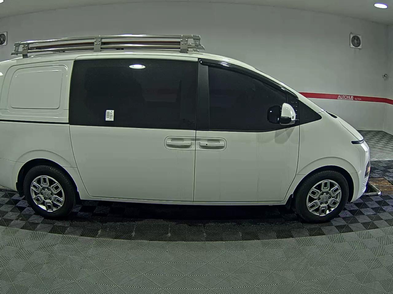 Hyundai Staria 2022 - Image 3