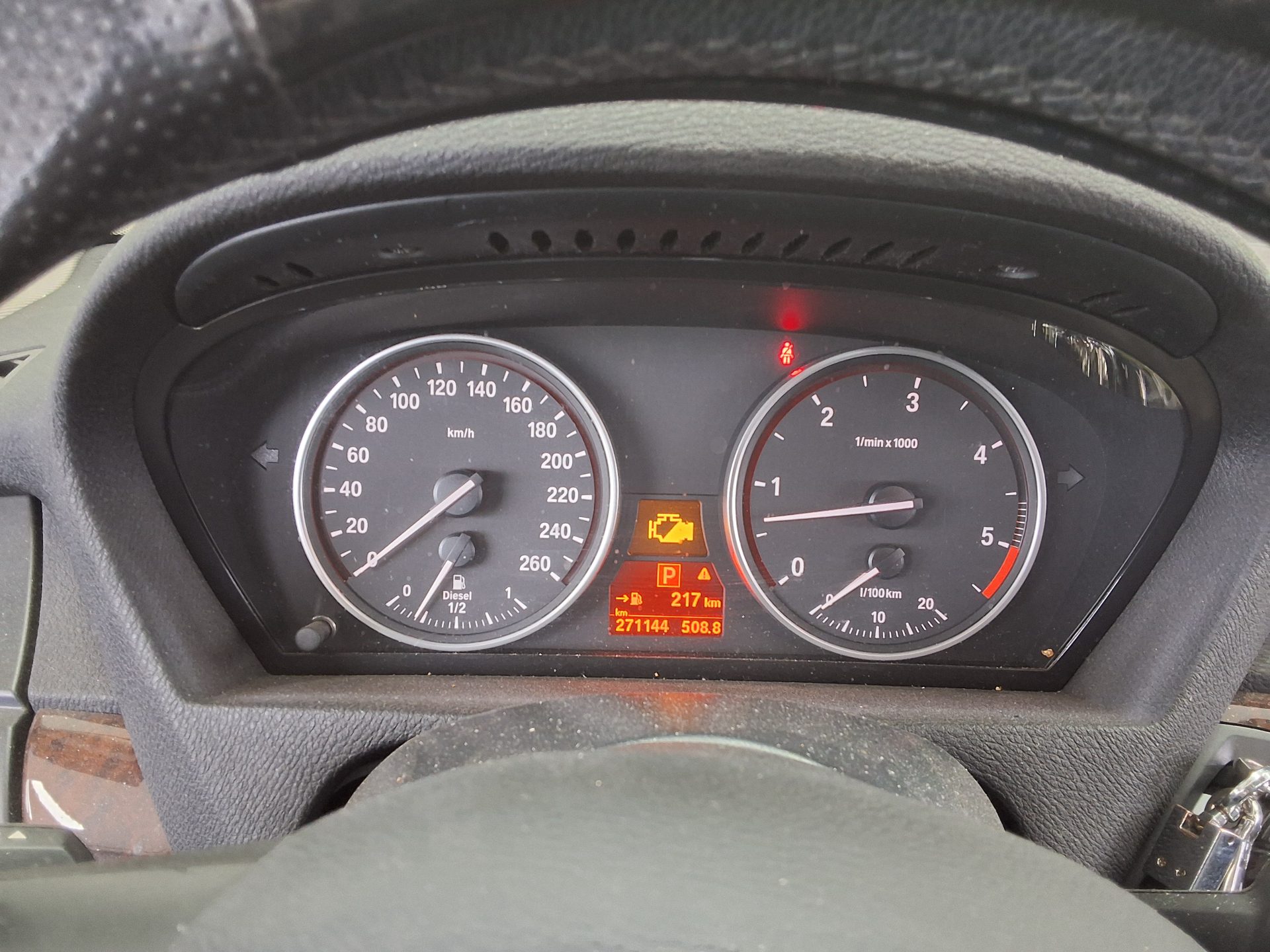 بي إم دبليو X5 2011 - صورة 8