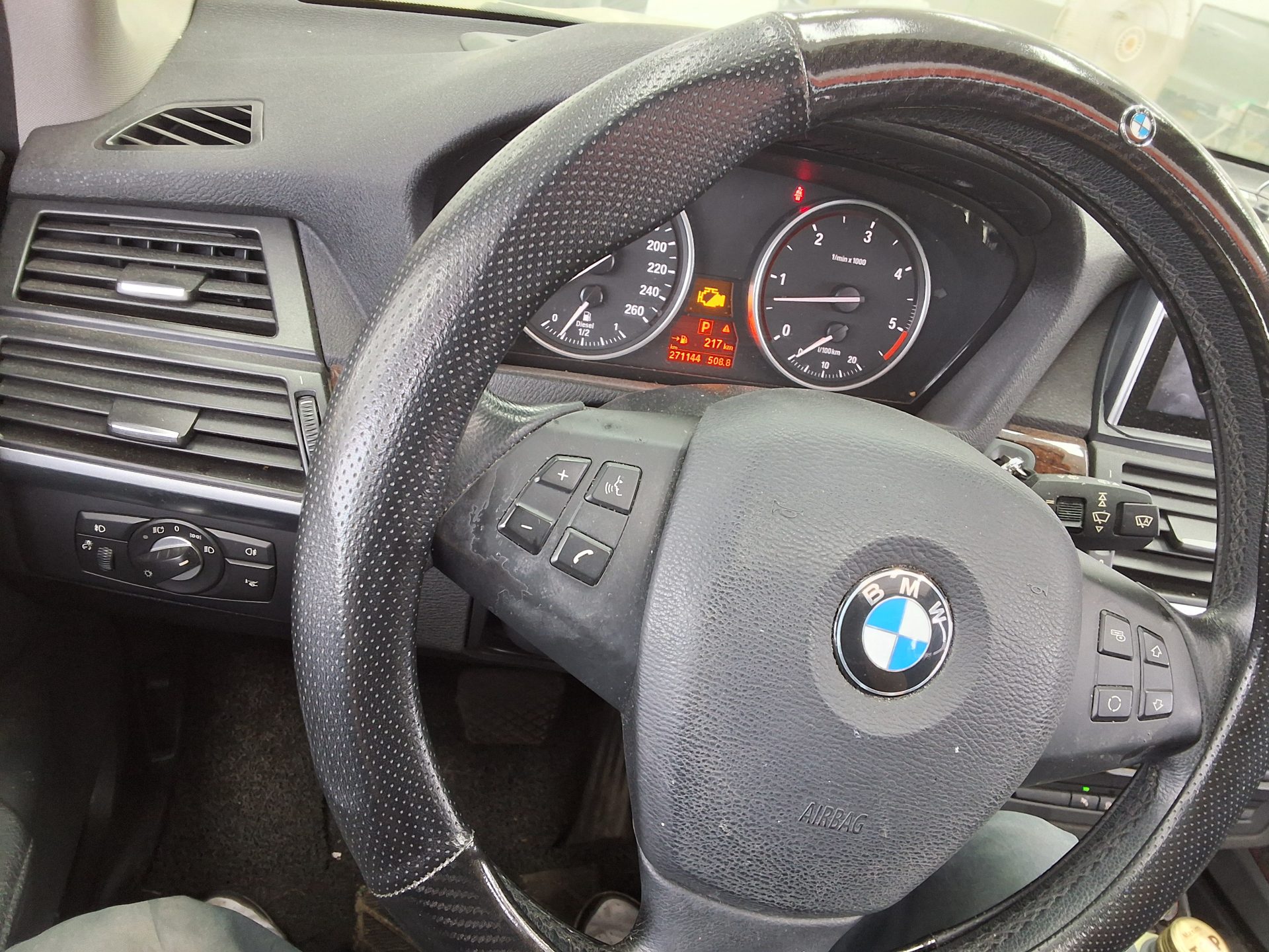 بي إم دبليو X5 2011 - صورة 21