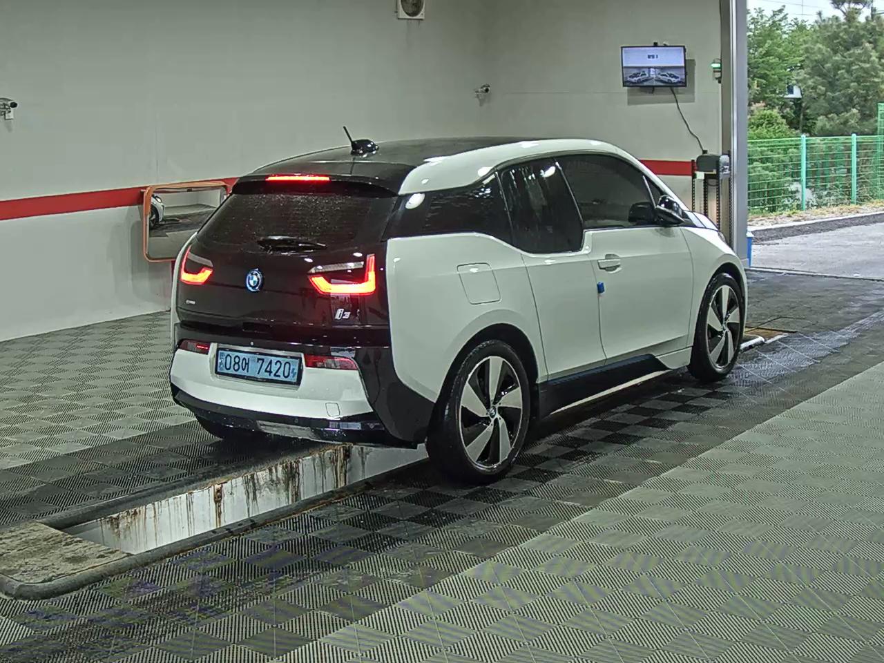 بي إم دبليو i3 2016 - صورة 4