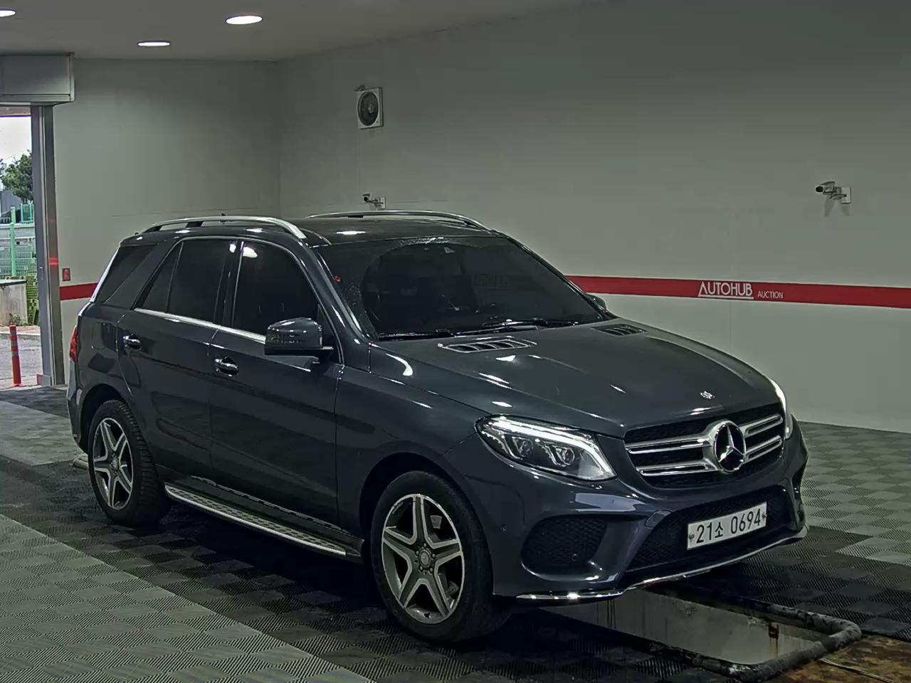 Mercedes-Benz GLE-Class 2016 - Image 2
