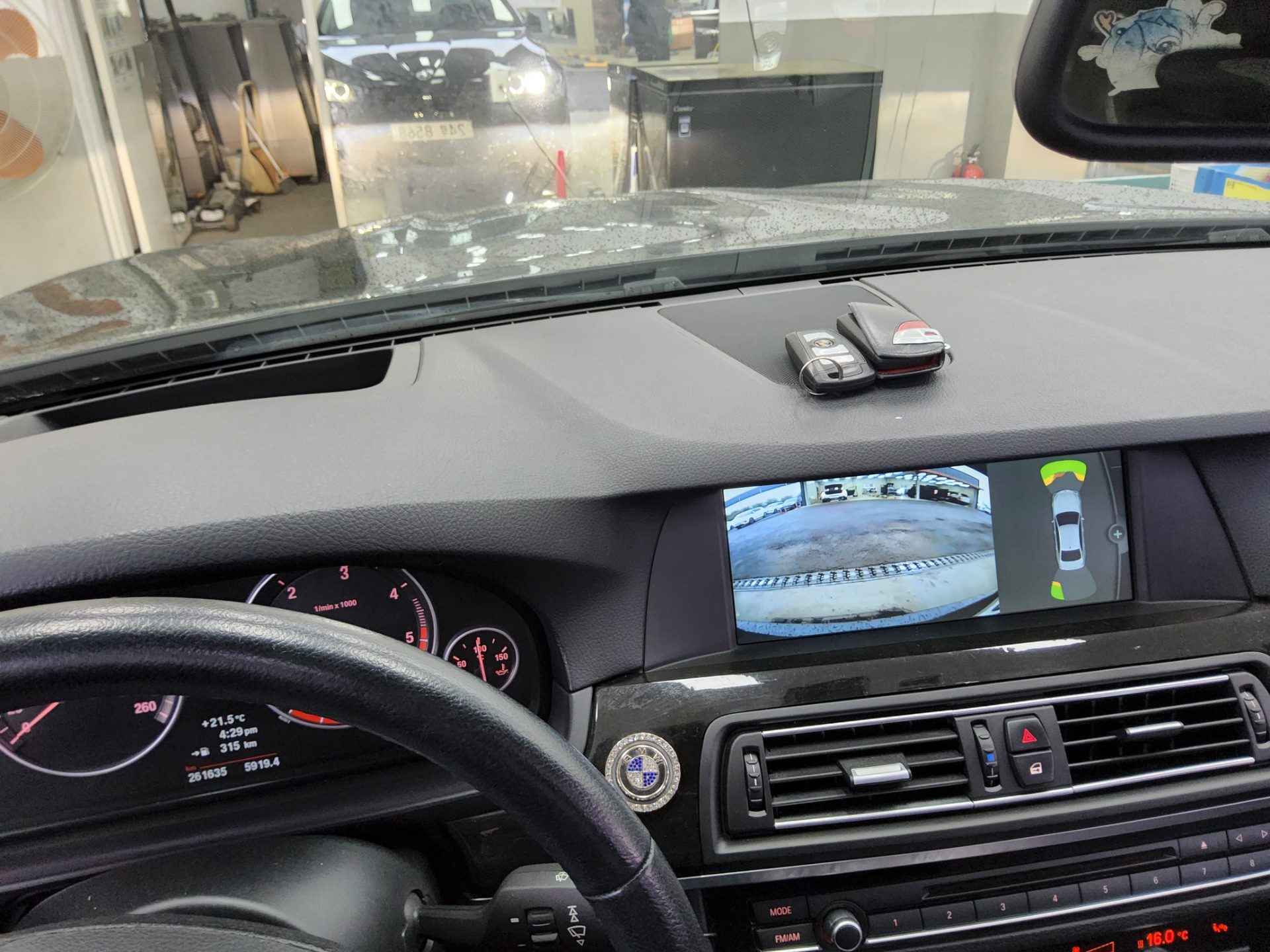 BMW 5 Series 2011 - Image 16