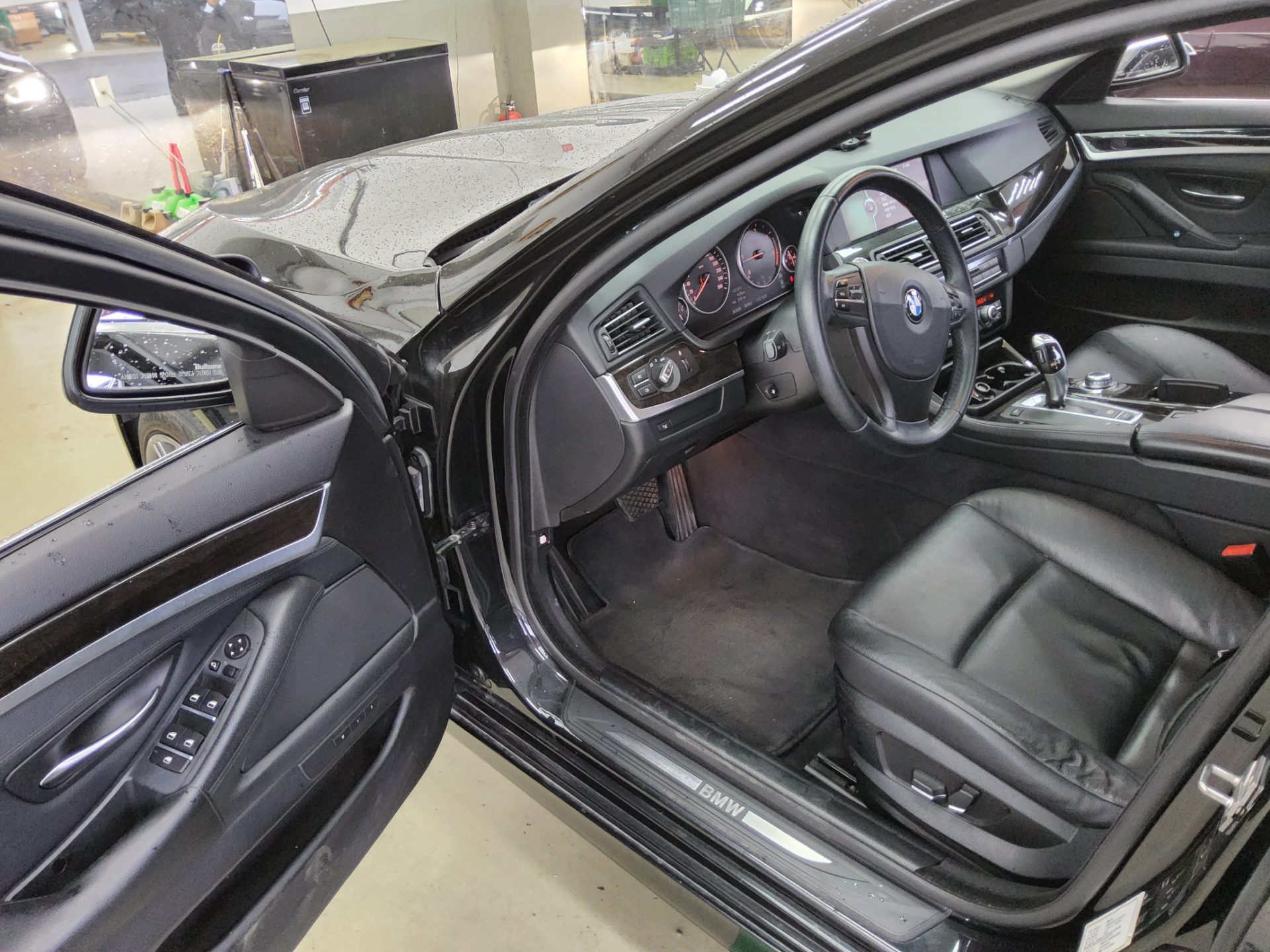 BMW 5 Series 2011 - Image 9