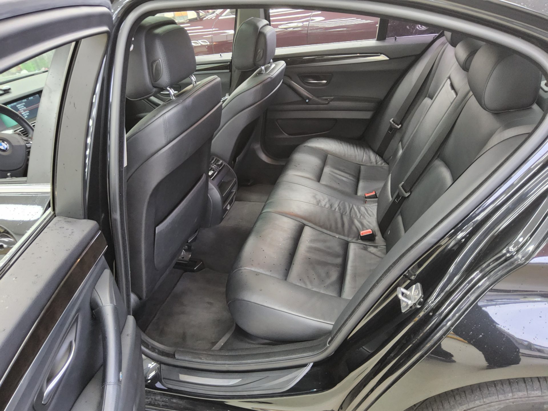 BMW 5 Series 2011 - Image 11
