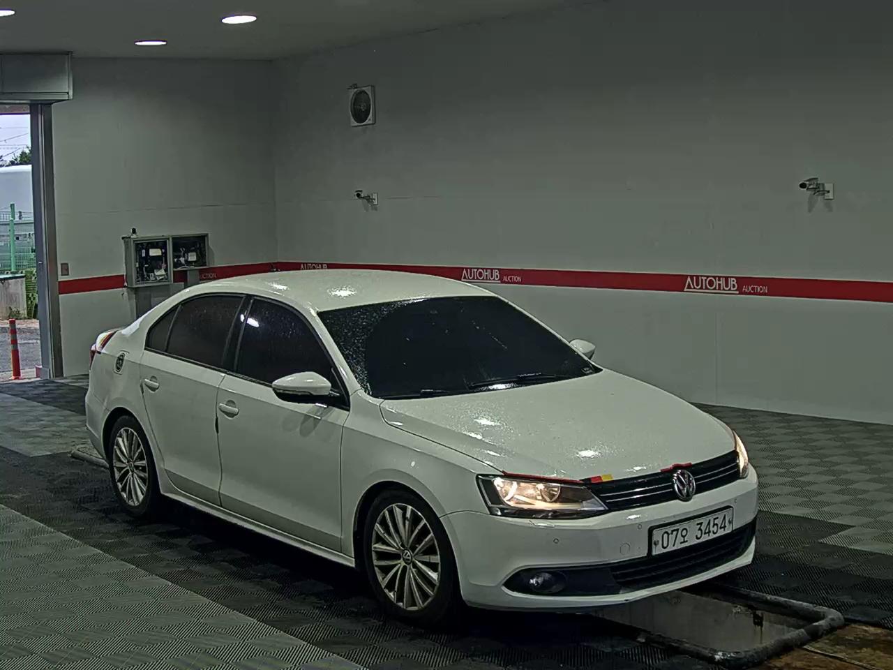 Volkswagen Jetta 2014 - Image 2