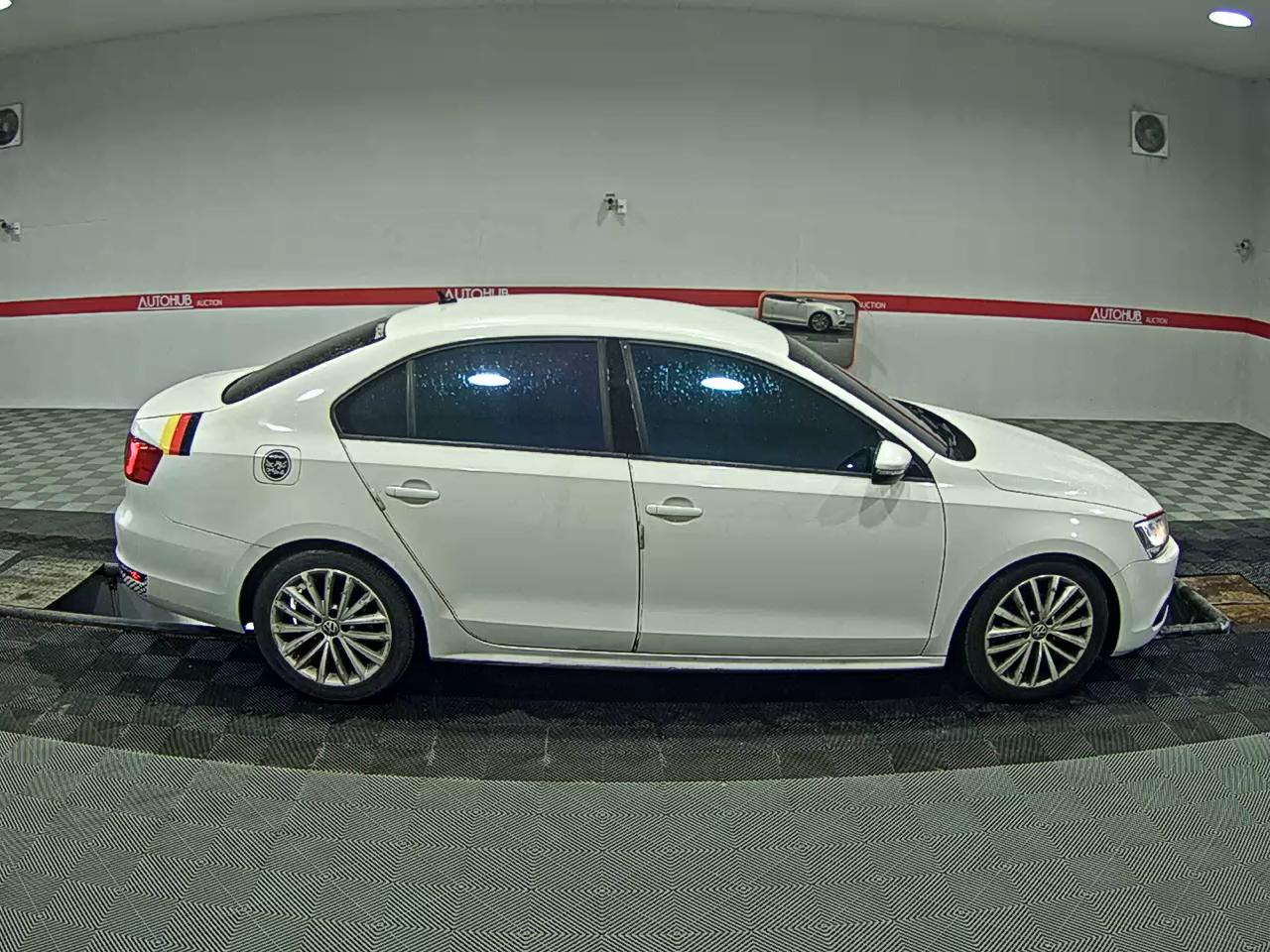 Volkswagen Jetta 2014 - Image 3