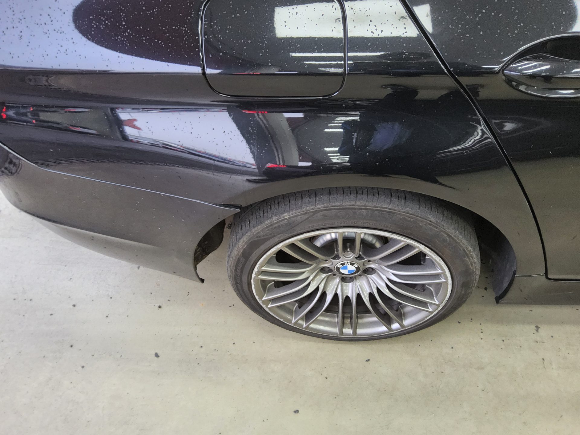 BMW 5 Series 2011 - Image 21