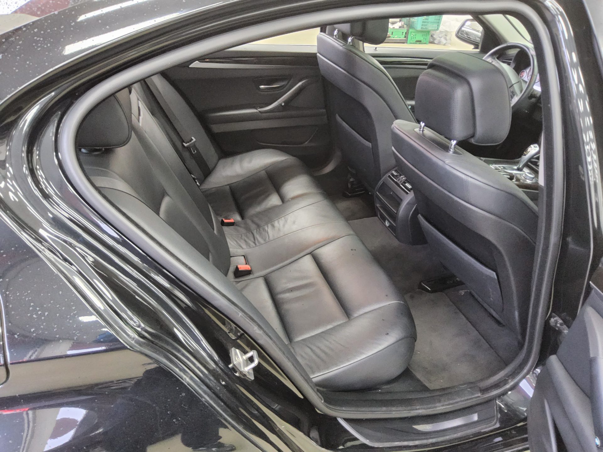BMW 5 Series 2011 - Image 12