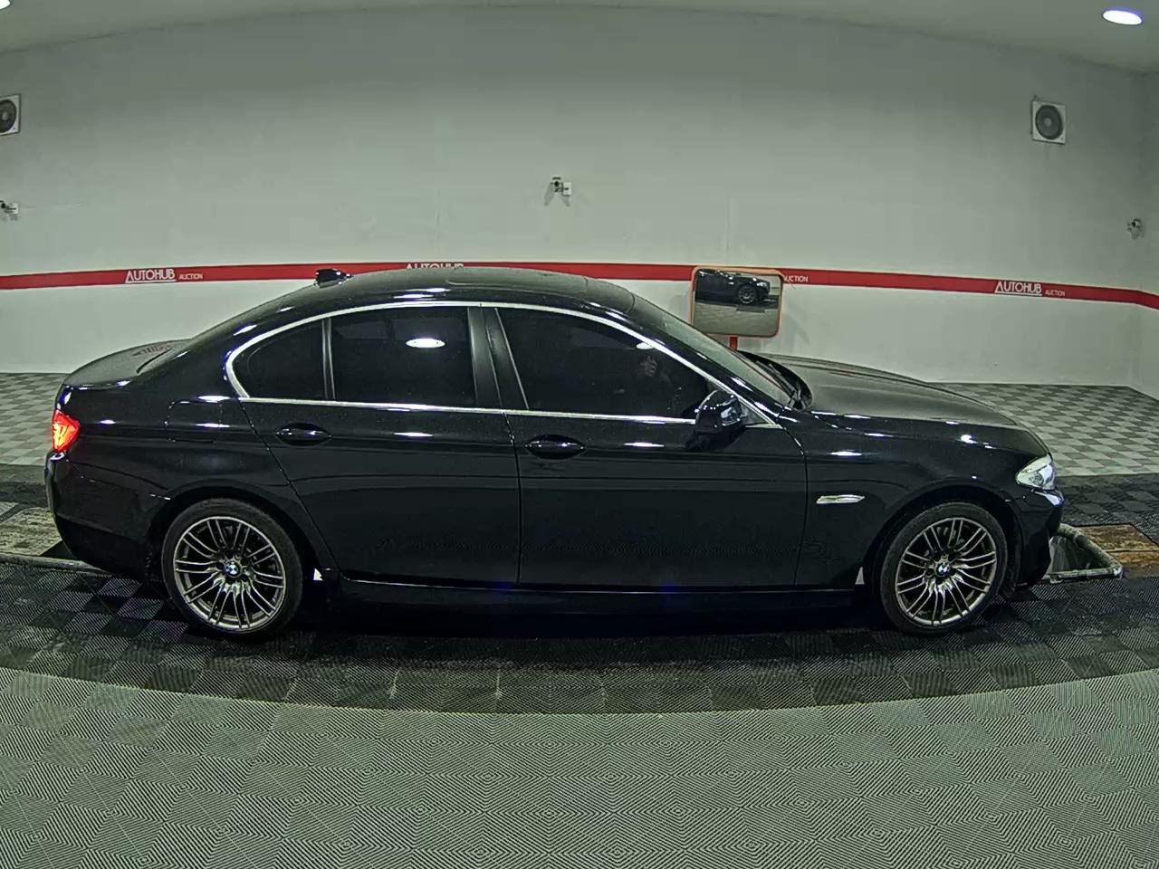 BMW 5 Series 2011 - Image 3