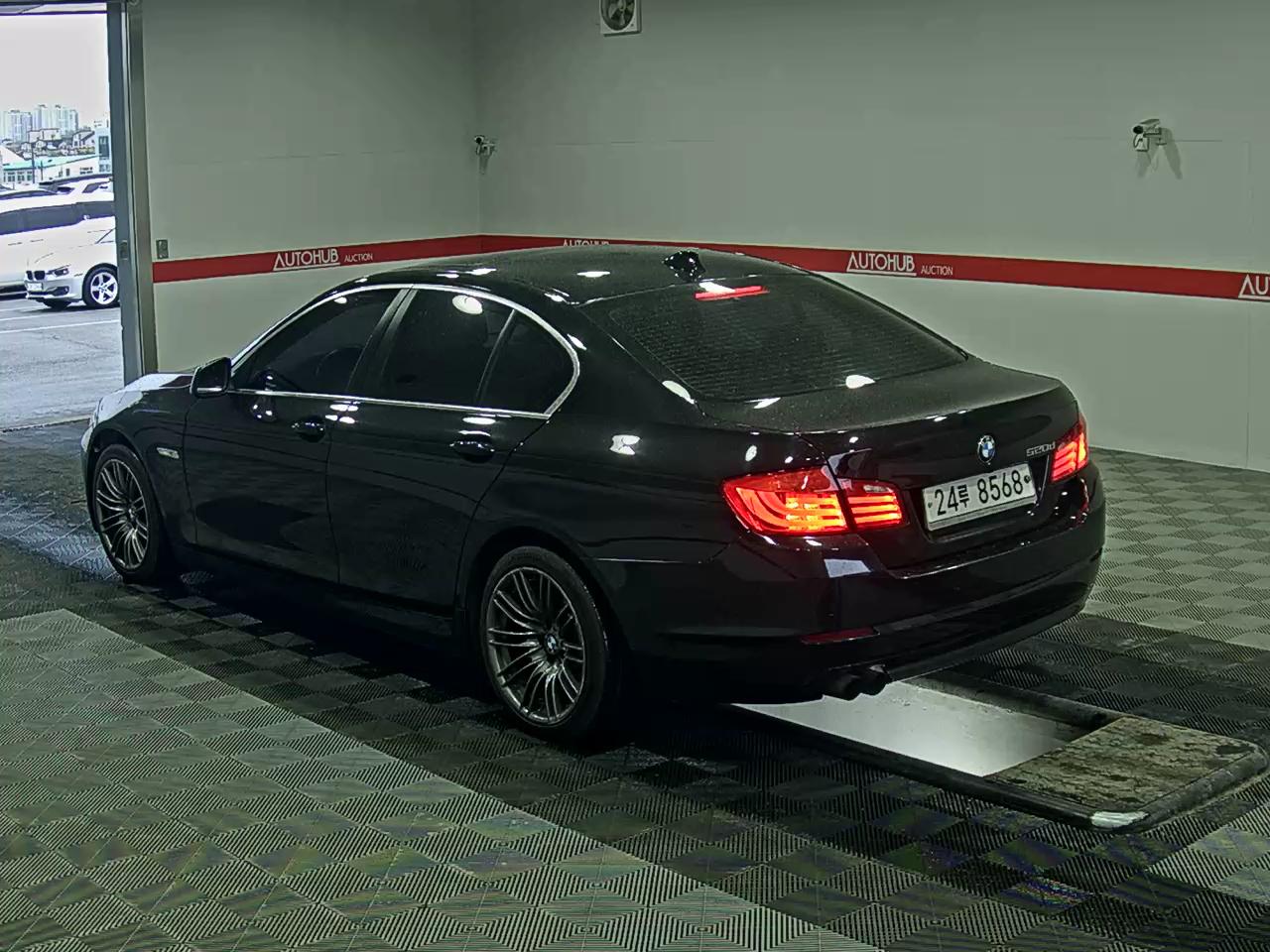 BMW 5 Series 2011 - Image 5