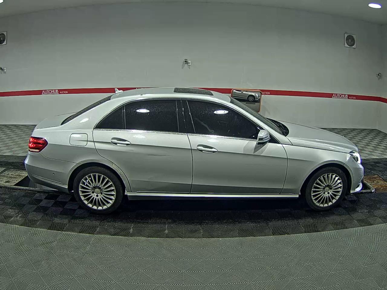 Mercedes-Benz E-Class 2014 - Image 3