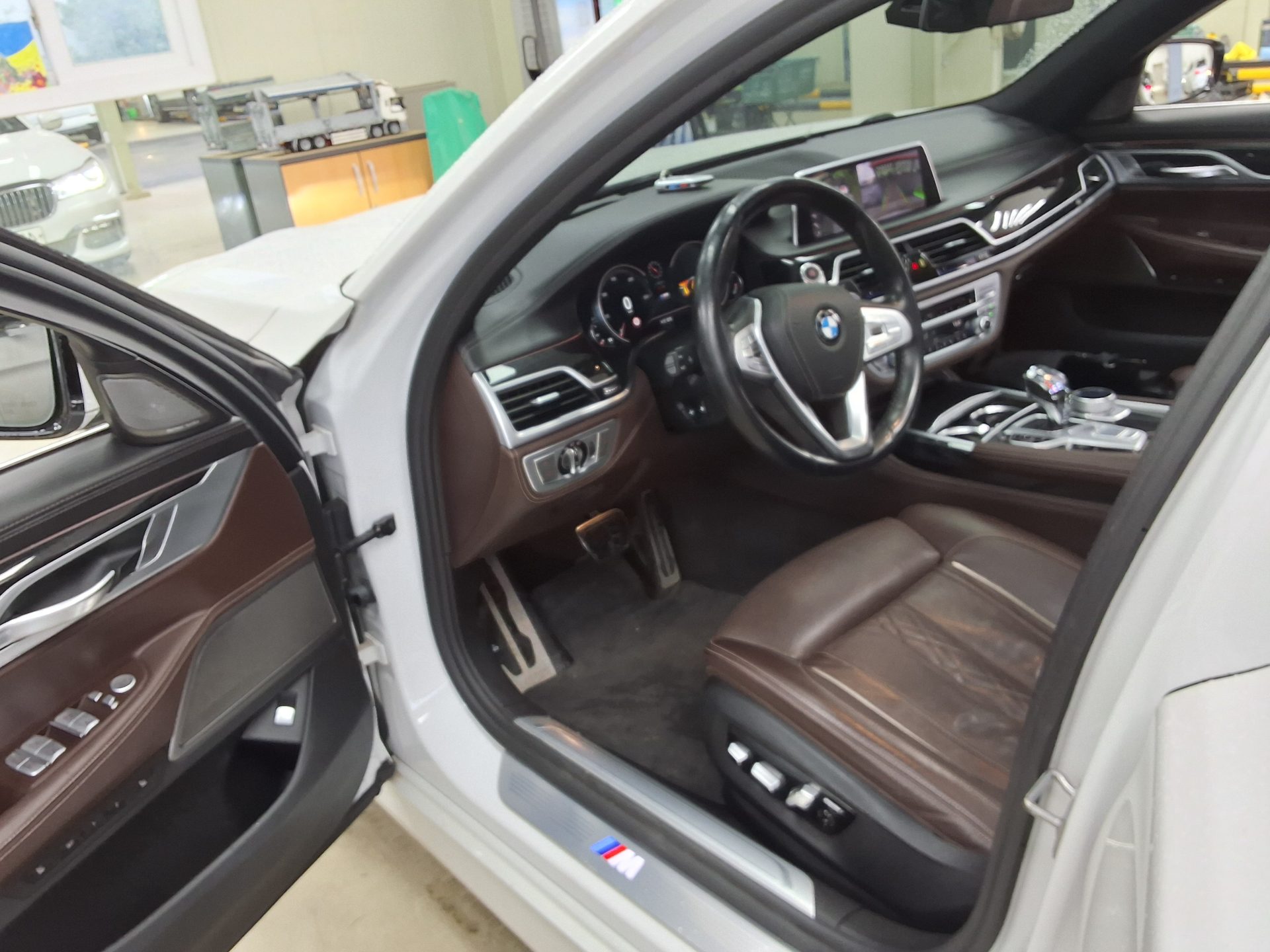 BMW 7 Series 2019 - Image 9
