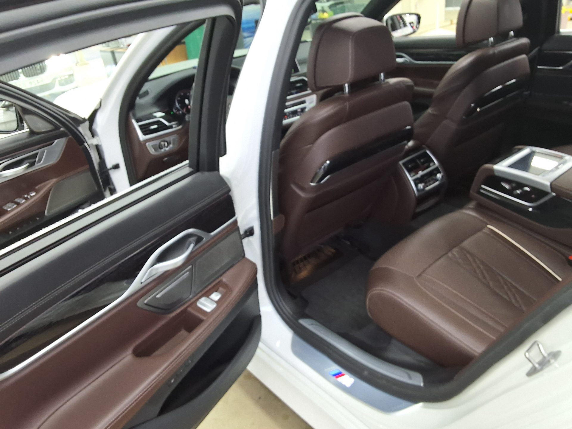 BMW 7 Series 2019 - Image 11