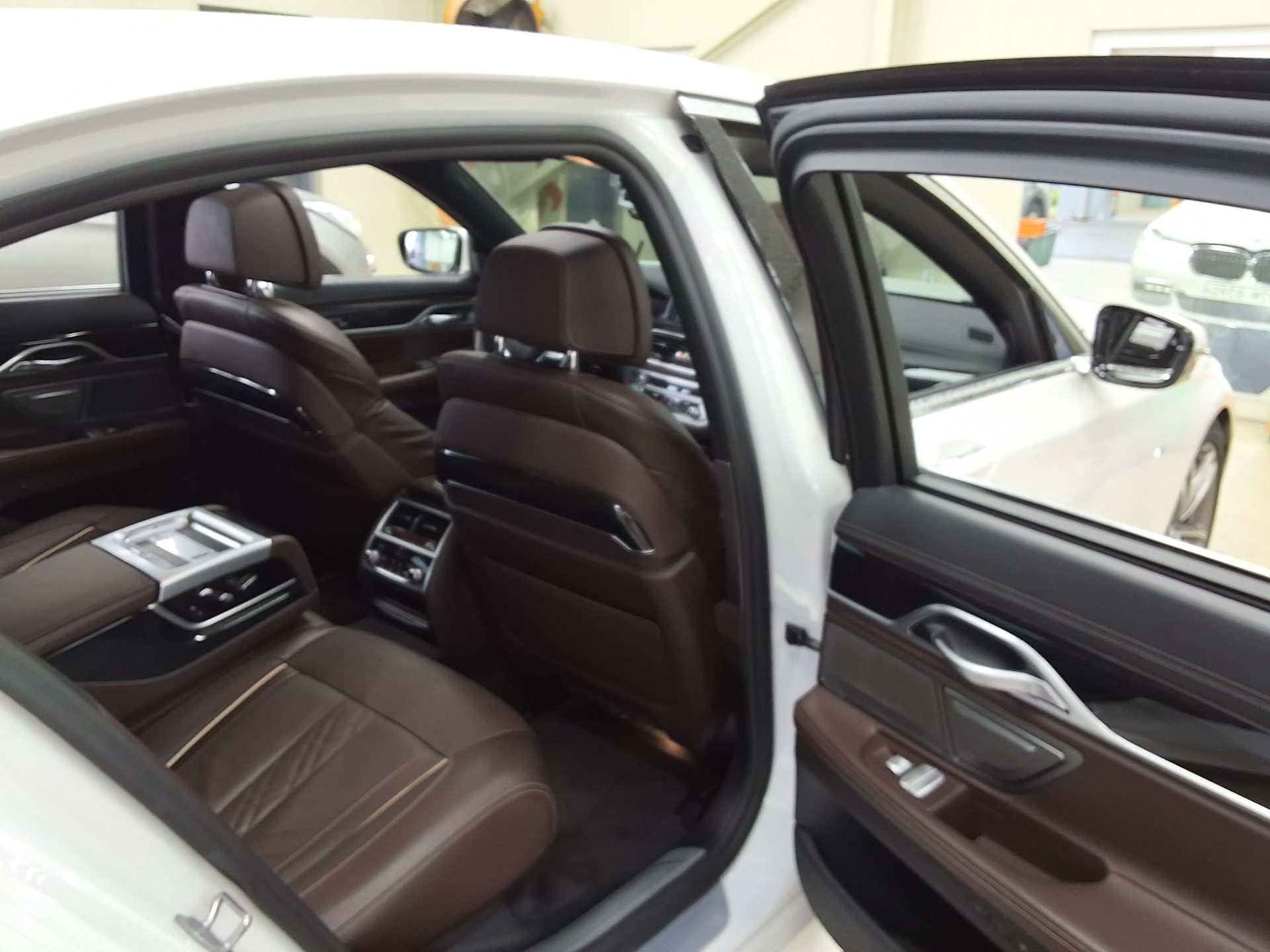 BMW 7 Series 2019 - Image 12
