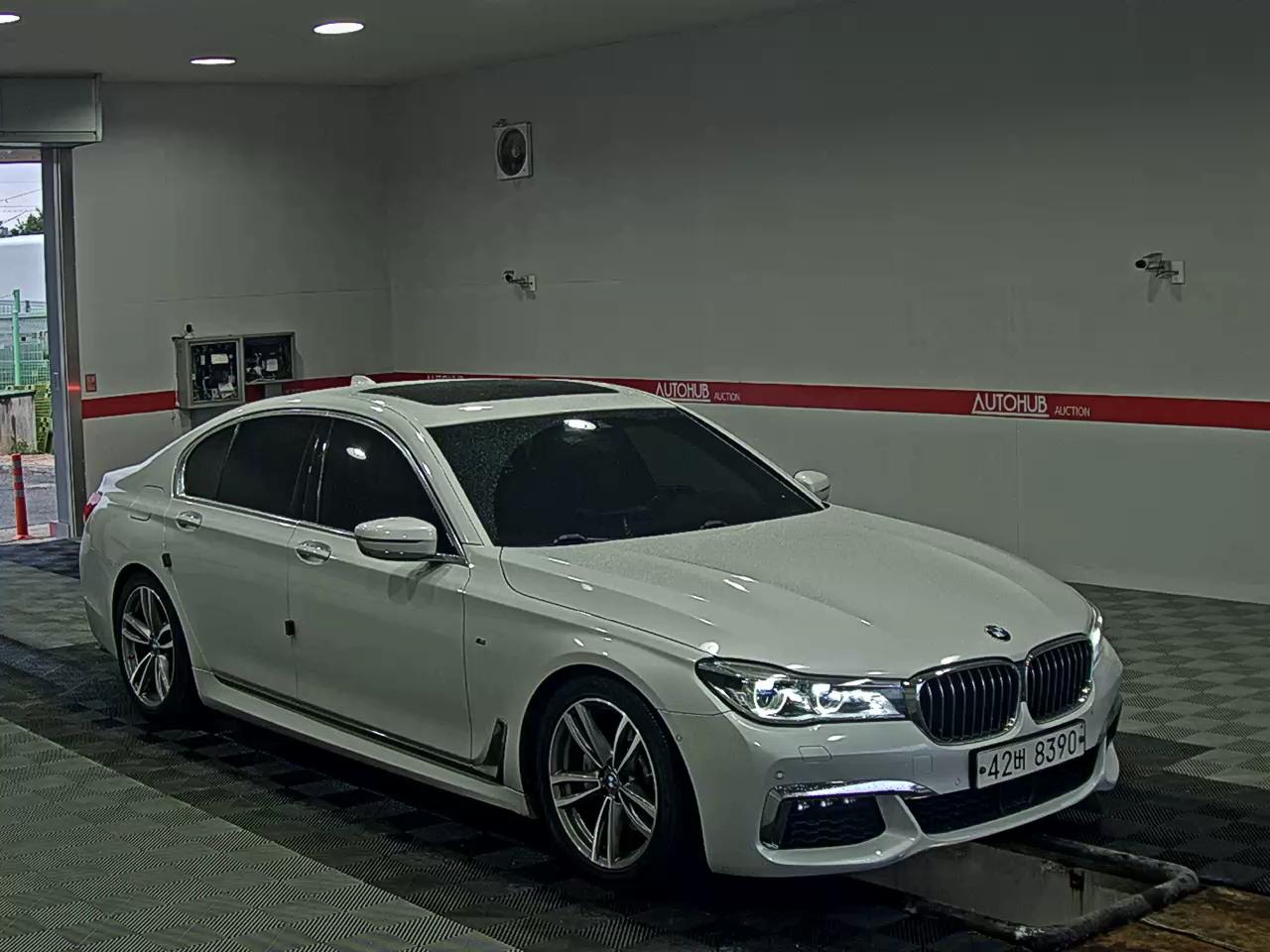 BMW 7 Series 2019 - Image 2