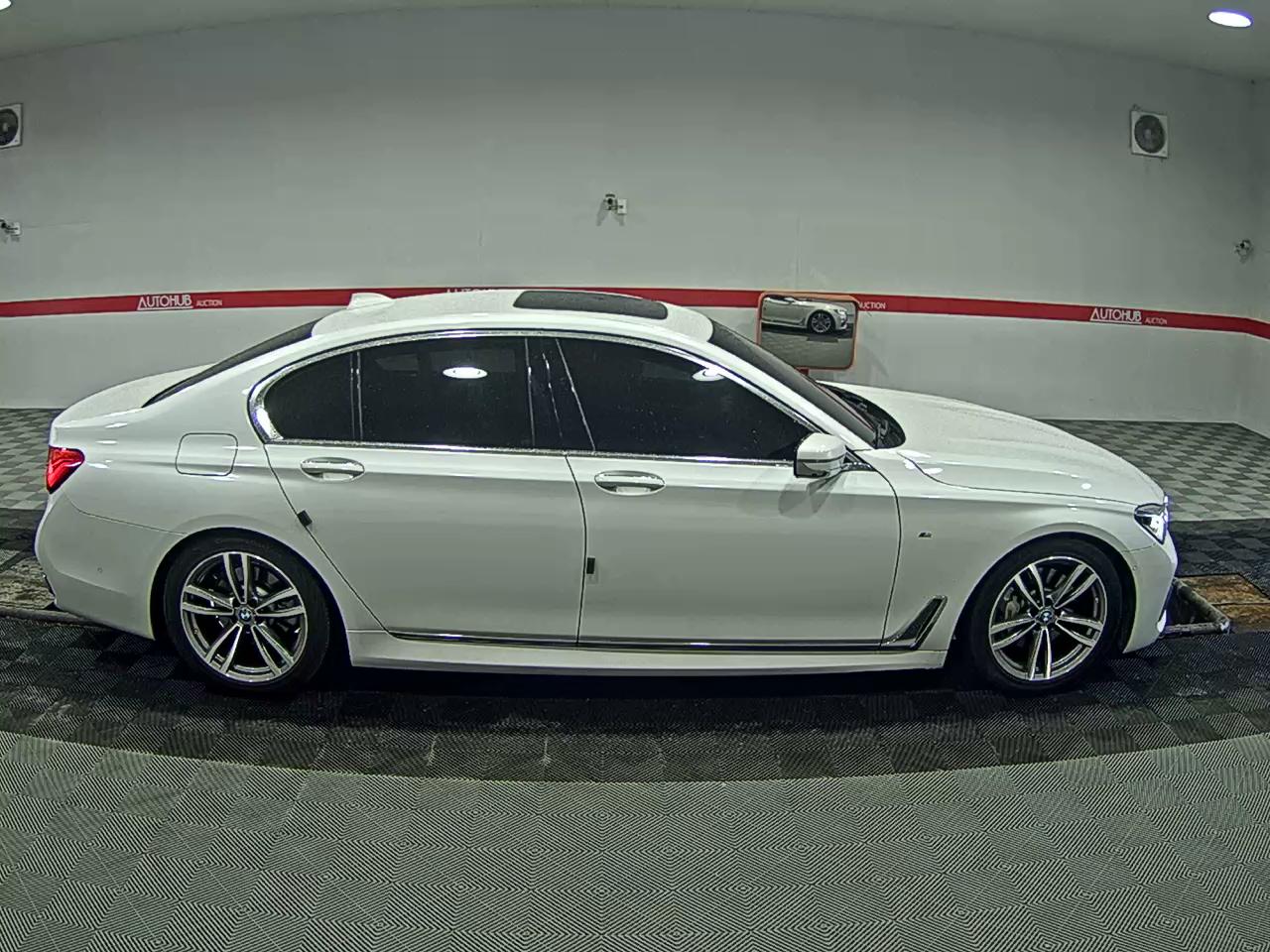 BMW 7 Series 2019 - Image 3