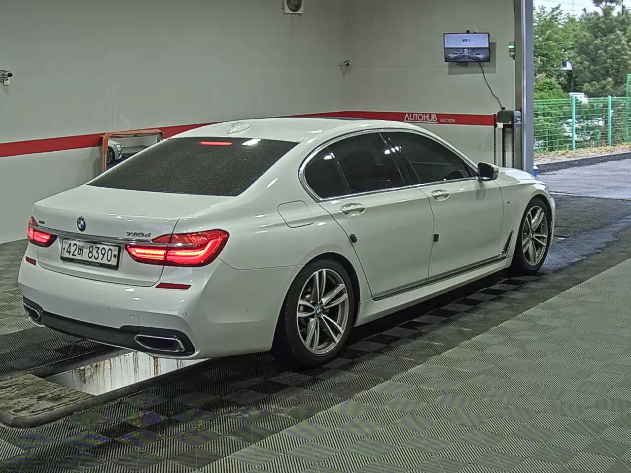 BMW 7 Series 2019 - Image 4